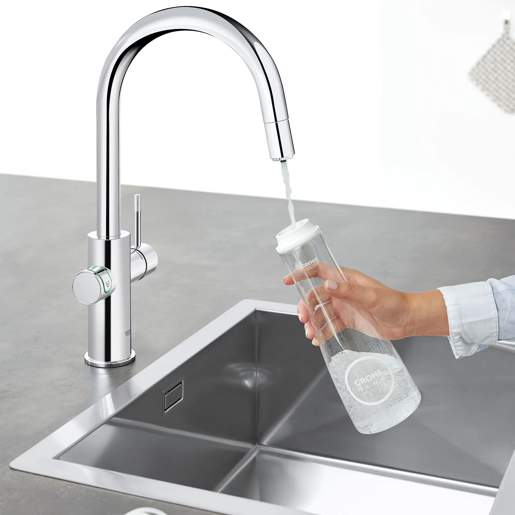Robinet de cuisine monocommande, tête de pulvérisation coulissante avec eau réfrigérée et pétillante 6,6 L/min (1,75 gpm) // CHROME STARLIGHT GROHE // 100229_L-31251002_5_CDNwebp.webp