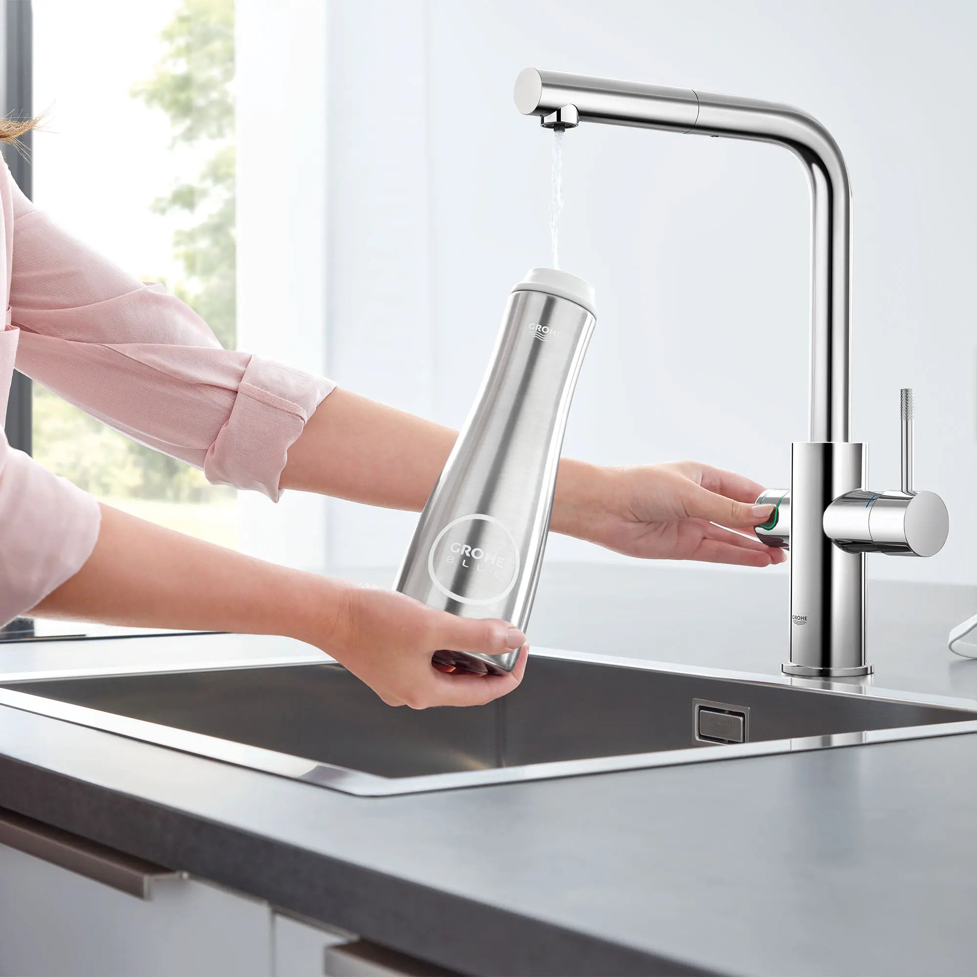 Robinet de cuisine monocommande, tête de pulvérisation rétractable avec eau réfrigérée et pétillante 6,6 L/min (1,75 gpm) // CHROME STARLIGHT GROHE // 100463_L-31608002_1_CDNwebp.webp