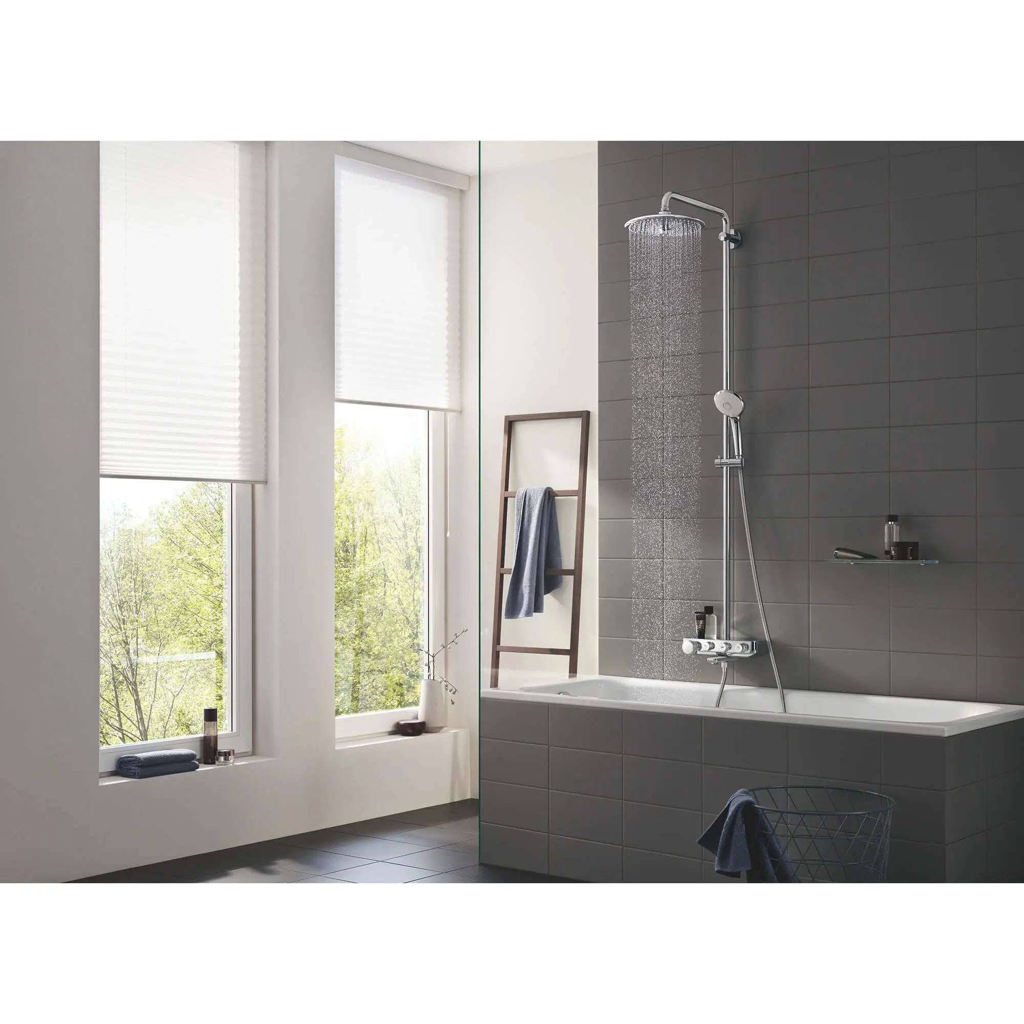 Euphoria SmartControl GROHE Système de baignoire/douche // CHROME STARLIGHT GROHE // 1048_26512000-shower-system-with-bath-thermostat-for-wall-mount-enviro-18_0_CDNwebp.webp