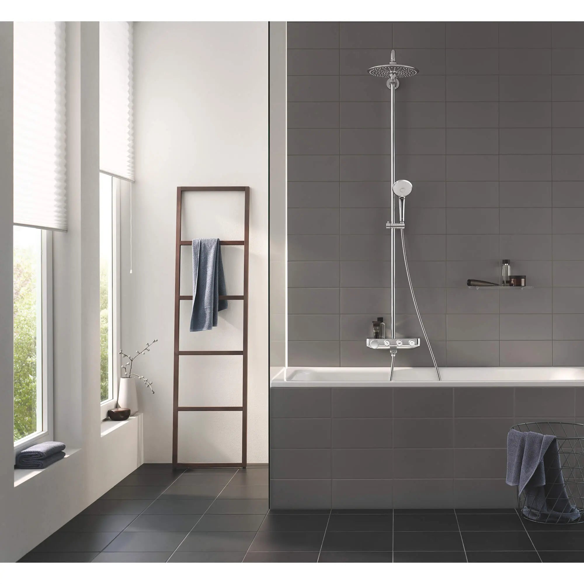 Euphoria SmartControl GROHE Système de baignoire/douche // CHROME STARLIGHT GROHE // 1053_26512000-shower-system-with-bath-thermostat-for-wall-mount-enviro-6_0_CDNwebp.webp