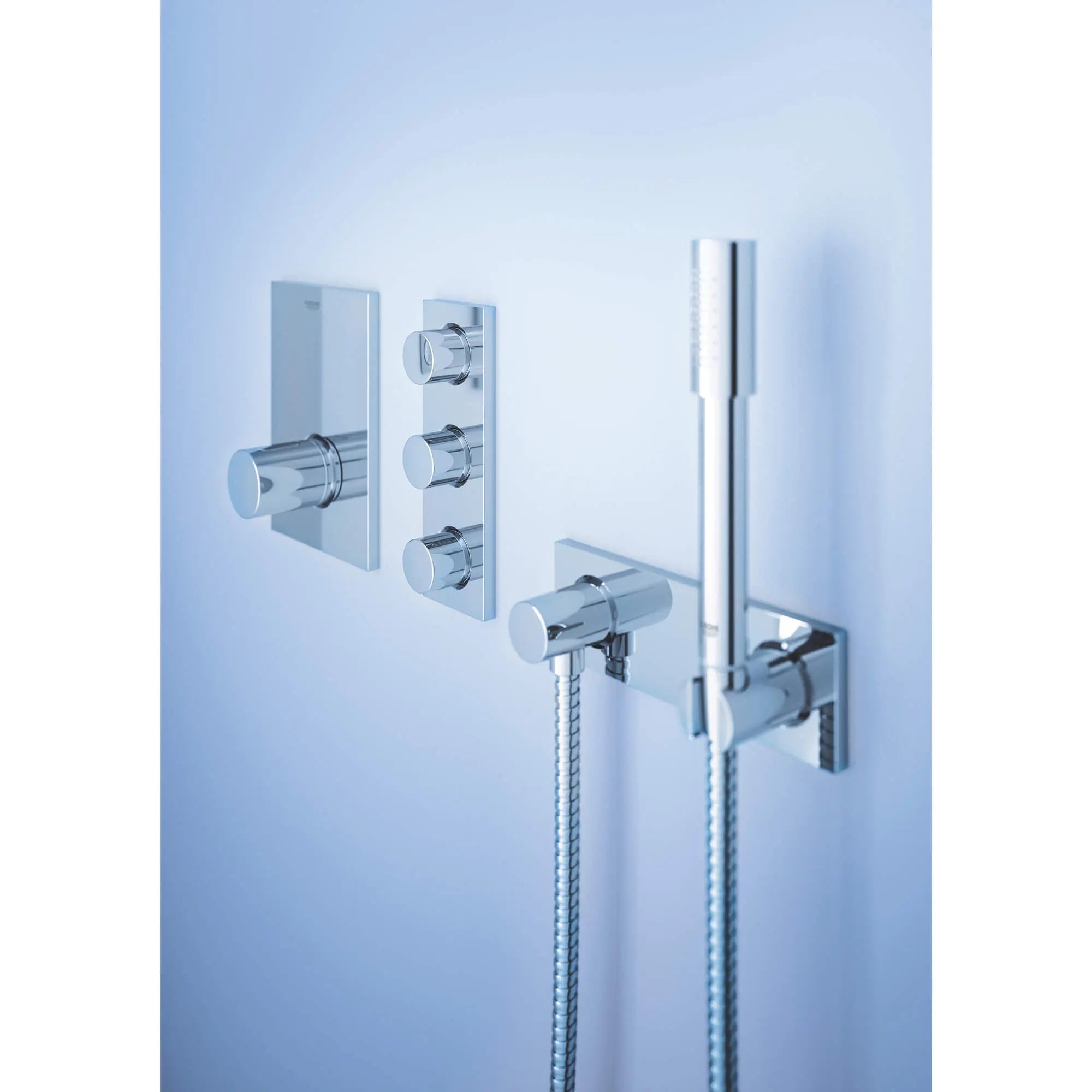 GrohTherm F Garniture de soupape de commande de débit triple // CHROME STARLIGHT GROHE // 1197_27625000-triple-volume-control-trim-enviro-2_0_CDNwebp.webp