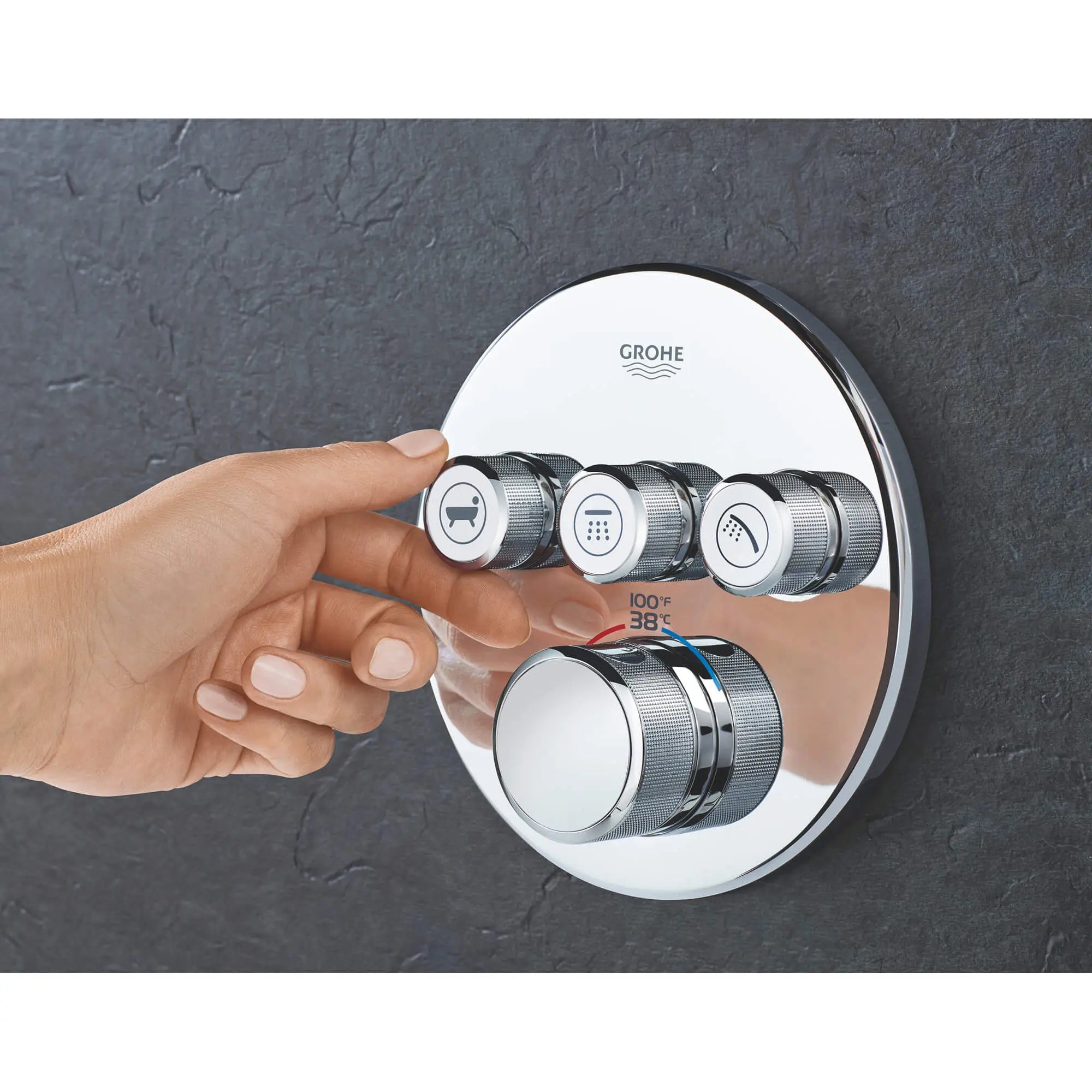 GrohTherm SmartControl Garniture de valve thermostatique à fonction triple // CHROME STARLIGHT GROHE // 1374_29138000-triple-function-thermostatic-trim-with-control-module-enviro-6_0_CDNwebp.webp
