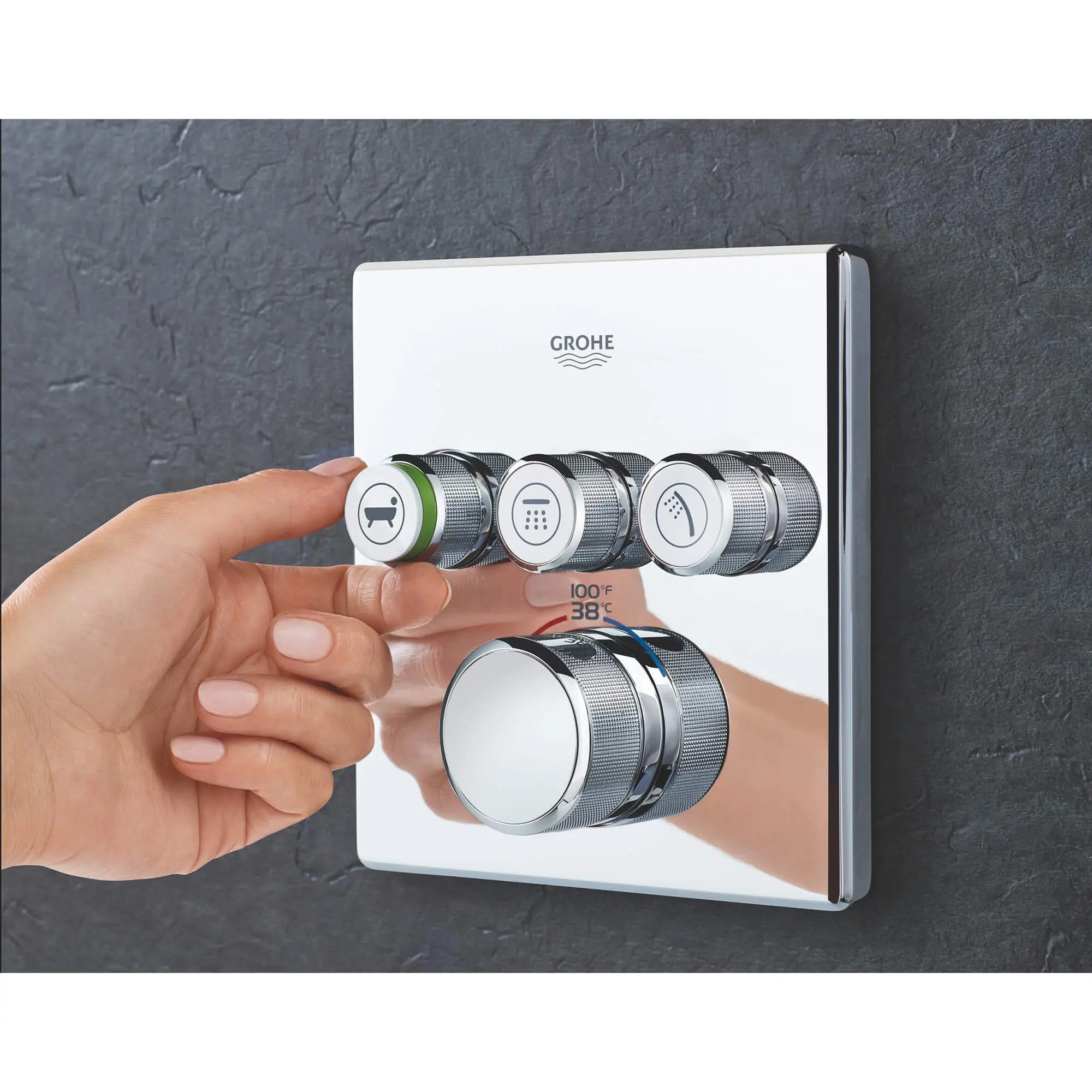 GrohTherm SmartControl Garniture de valve thermostatique à fonction triple // CHROME STARLIGHT GROHE // 1407_29142000-triple-function-thermostatic-trim-with-control-module-enviro-20_0_CDNwebp.webp