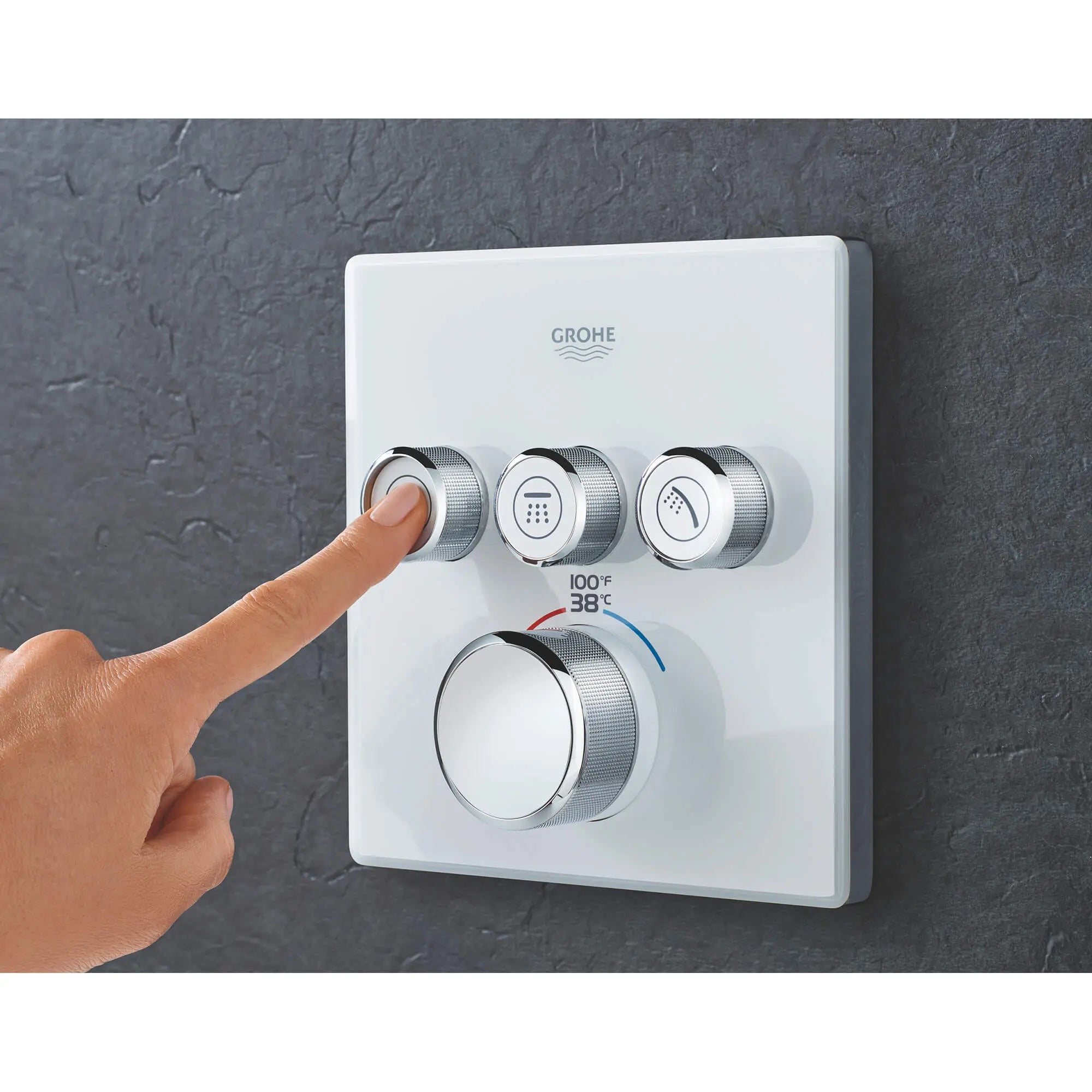 GrohTherm SmartControl Garniture de valve thermostatique à fonction triple // BLANC LUNAIRE // 1437_29165ls0-triple-function-thermostatic-trim-with-control-module-enviro-1_0_CDNwebp.webp