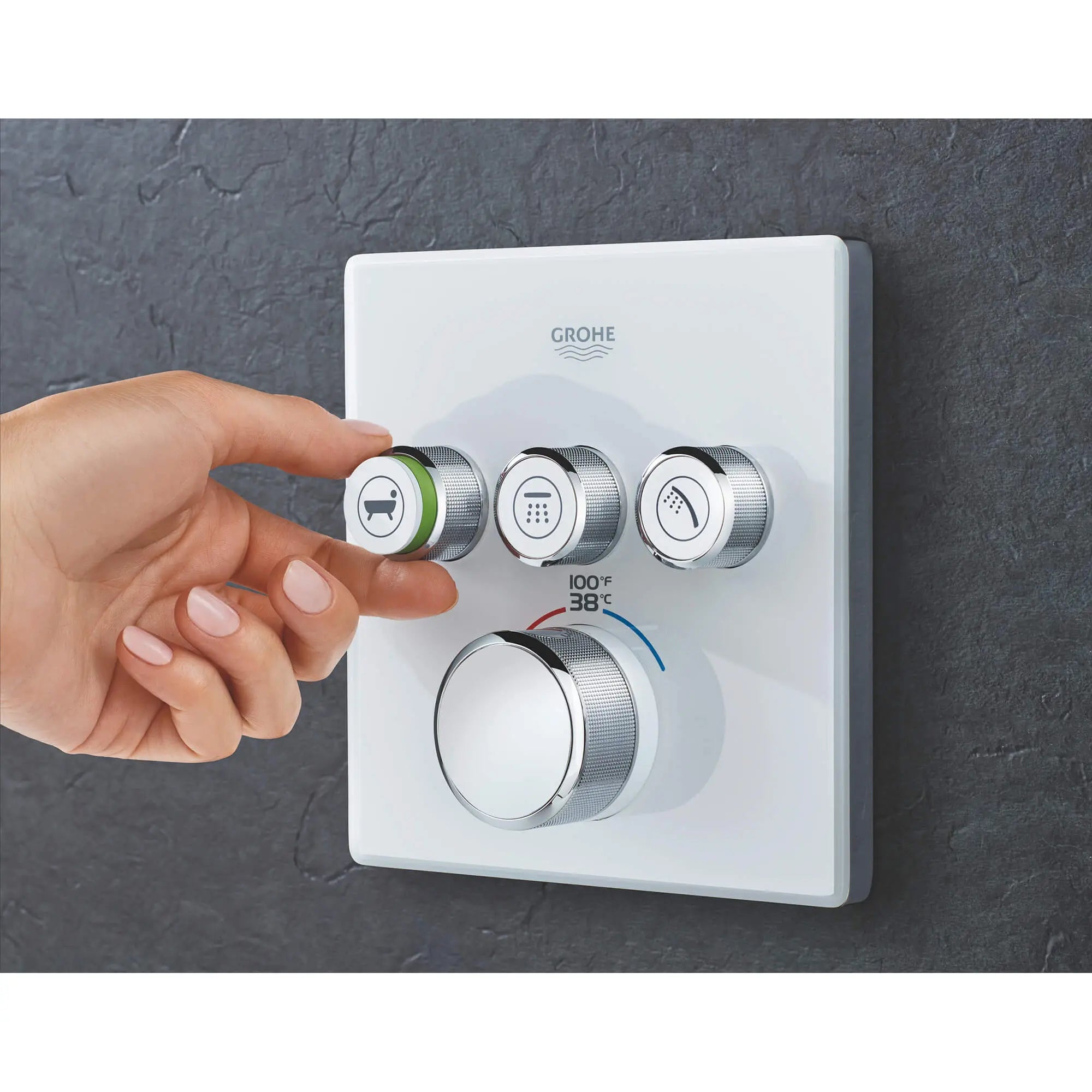 GrohTherm SmartControl Garniture de valve thermostatique à fonction triple // BLANC LUNAIRE // 1441_29165ls0-triple-function-thermostatic-trim-with-control-module-enviro-4_0_CDNwebp.webp