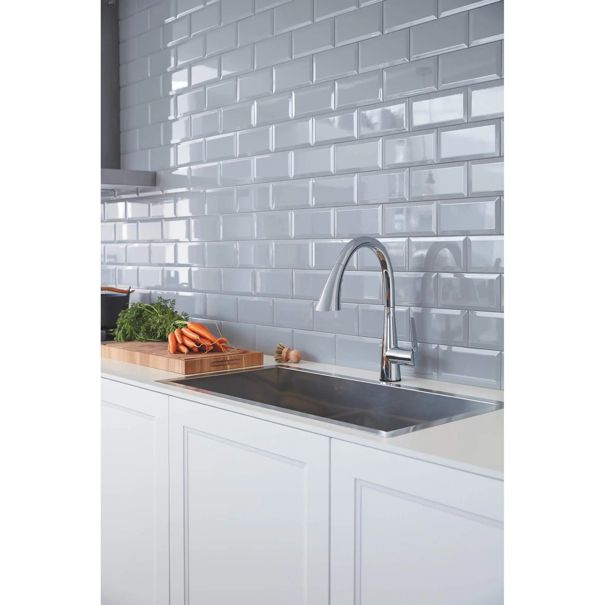 Robinet de cuisine à poignée simple, tête de pulvérisation coulissant à 3 jets, 6,6 L/min (1,75 gpm) avec technologie tactile // CHROME STARLIGHT GROHE // 1482_30205002-single-handle-kitchen-faucet-enviro-2_0_CDNwebp.webp