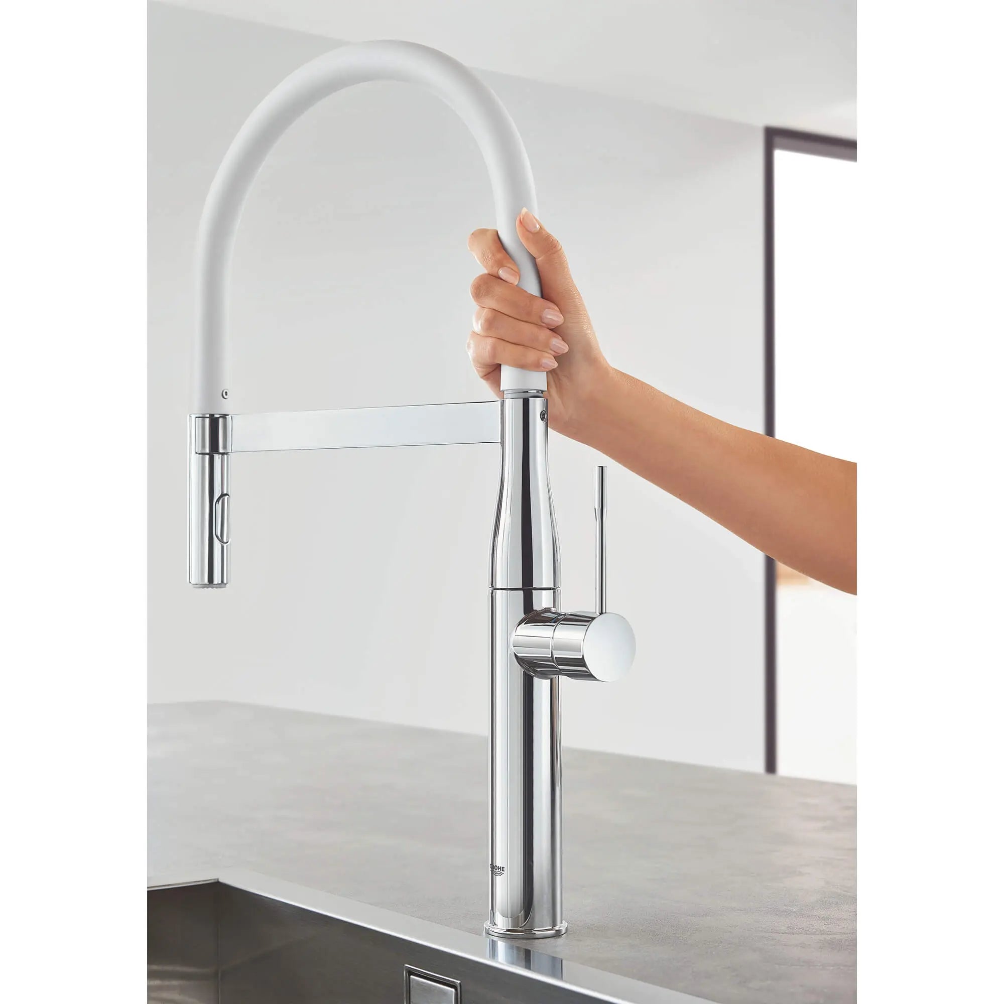 Bec de flexible GrohFlexx // MARBRE TRANSPARENT MAT // 1519_30321mw0-grohflexx-kitchen-hose-spout-enviro-1_0_CDNwebp.webp