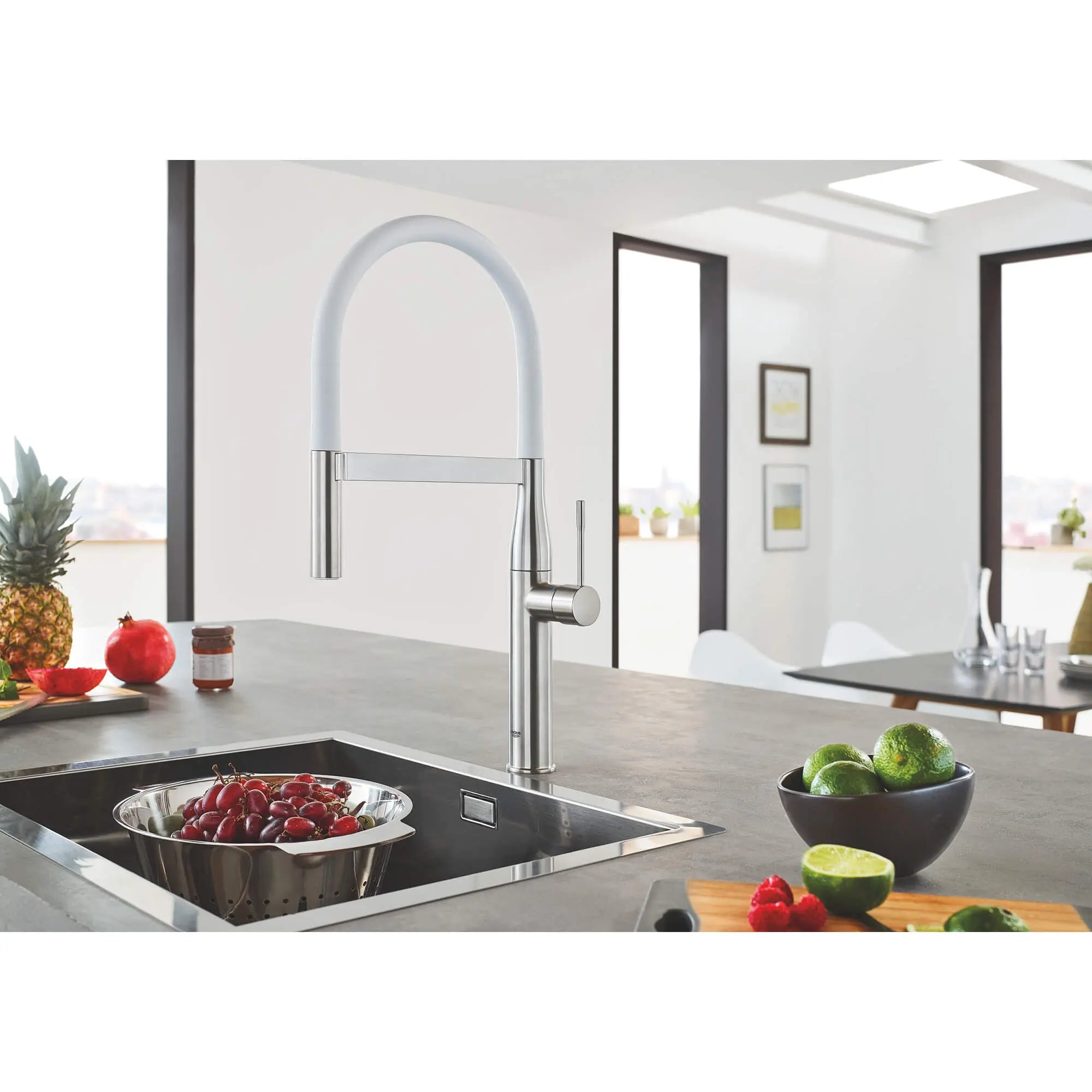 Bec de flexible GrohFlexx // MARBRE TRANSPARENT MAT // 1521_30321mw0-grohflexx-kitchen-hose-spout-enviro-2_0_CDNwebp.webp