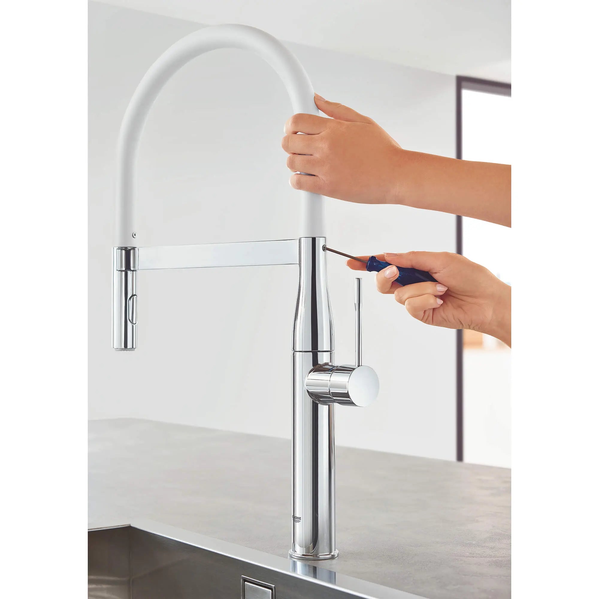 Bec de flexible GrohFlexx // MARBRE TRANSPARENT MAT // 1522_30321mw0-grohflexx-kitchen-hose-spout-enviro-3_0_CDNwebp.webp