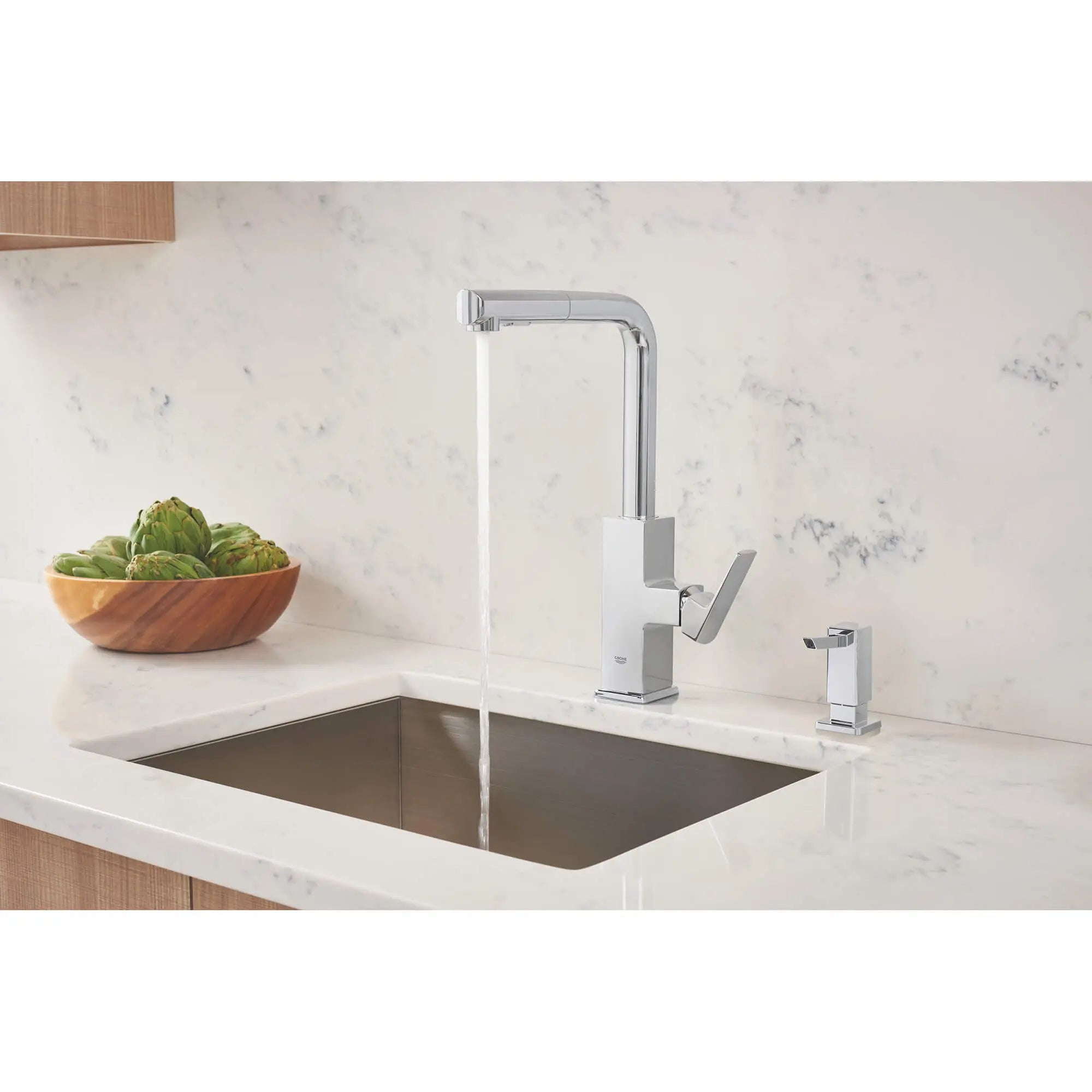 Robinet de cuisine rétractable vers le bas Tallinn // CHROME STARLIGHT GROHE // 1566_30367000-single-handle-pull-out-kitchen-faucet-enviro-2_0_CDNwebp.webp