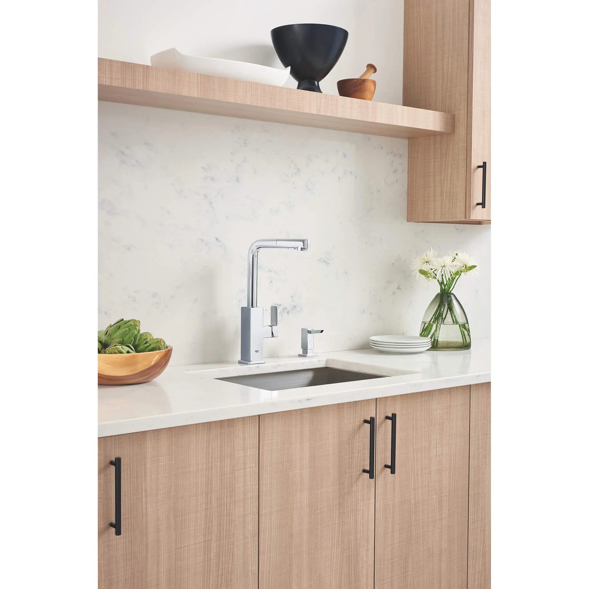 Robinet de cuisine rétractable vers le bas Tallinn // CHROME STARLIGHT GROHE // 1569_30367000-single-handle-pull-out-kitchen-faucet-enviro-3_0_CDNwebp.webp