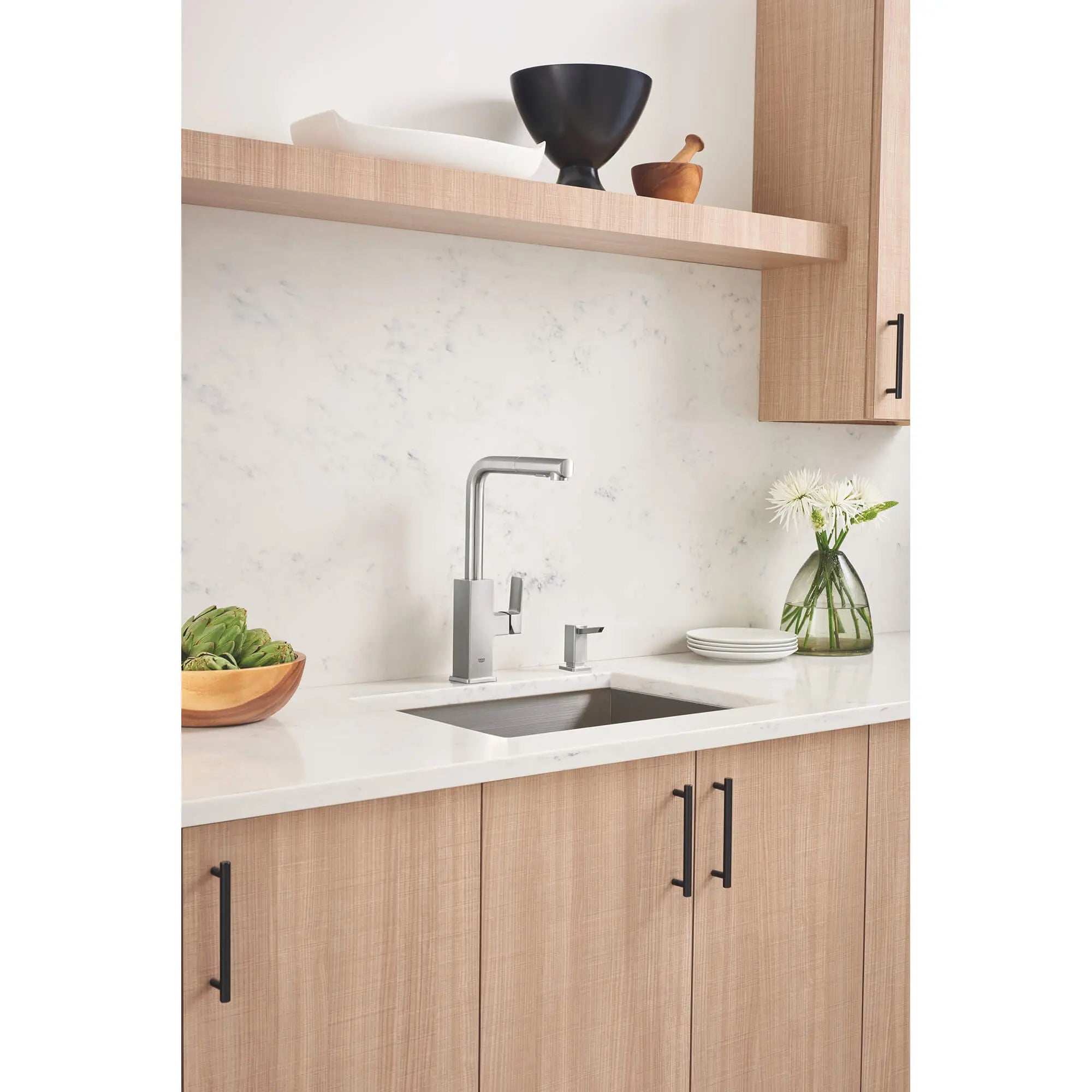 Robinet de cuisine rétractable vers le bas Tallinn // SUPERACIER INFINITYFINISH // 1577_30367dc0-single-handle-pull-out-kitchen-faucet-enviro-3_0_CDNwebp.webp