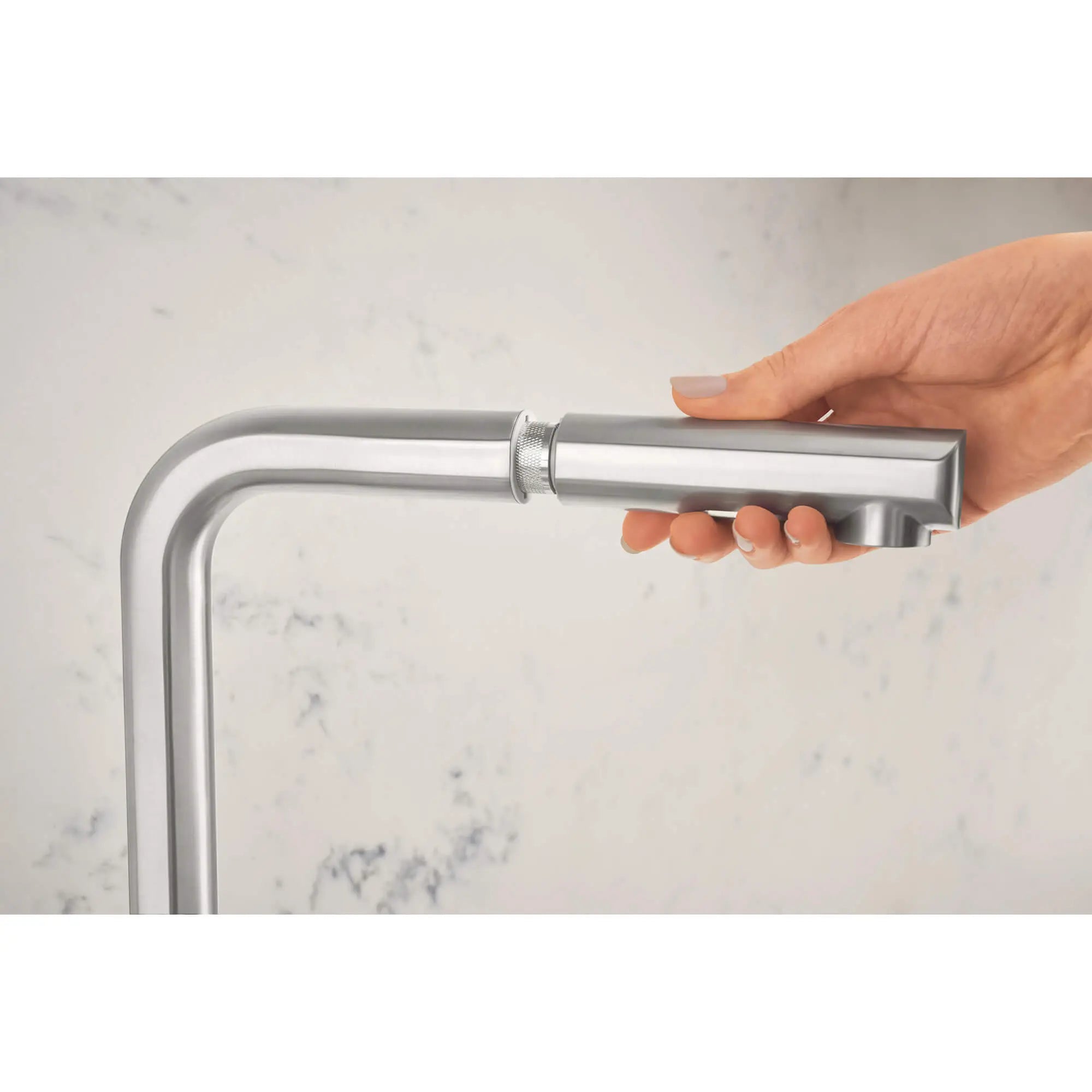 Robinet de cuisine rétractable vers le bas Tallinn // SUPERACIER INFINITYFINISH // 1581_30367dc0-single-handle-pull-out-kitchen-faucet-enviro-8_0_CDNwebp.webp