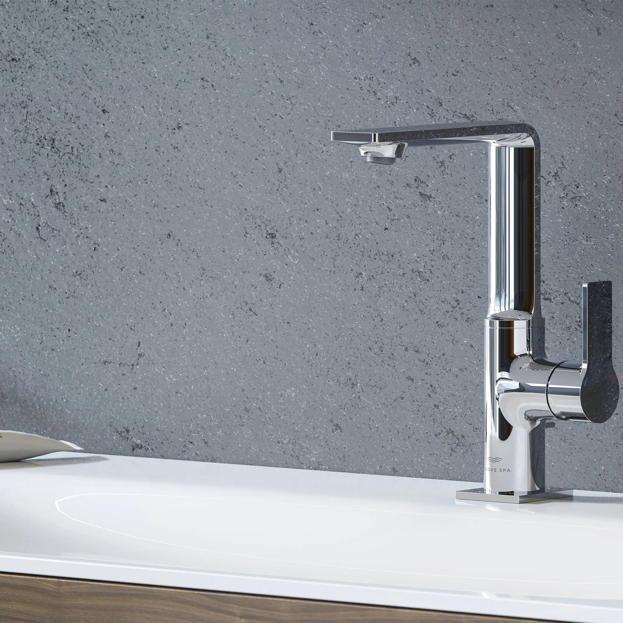 Grand robinet monotrou pour salle de bain, à poignée simple, 4,5 L/min (1,2 gpm) // CHROME STARLIGHT GROHE // 161662_Allure_Environment_23858001_0001_Apr2023_0_CDNwebp.webp