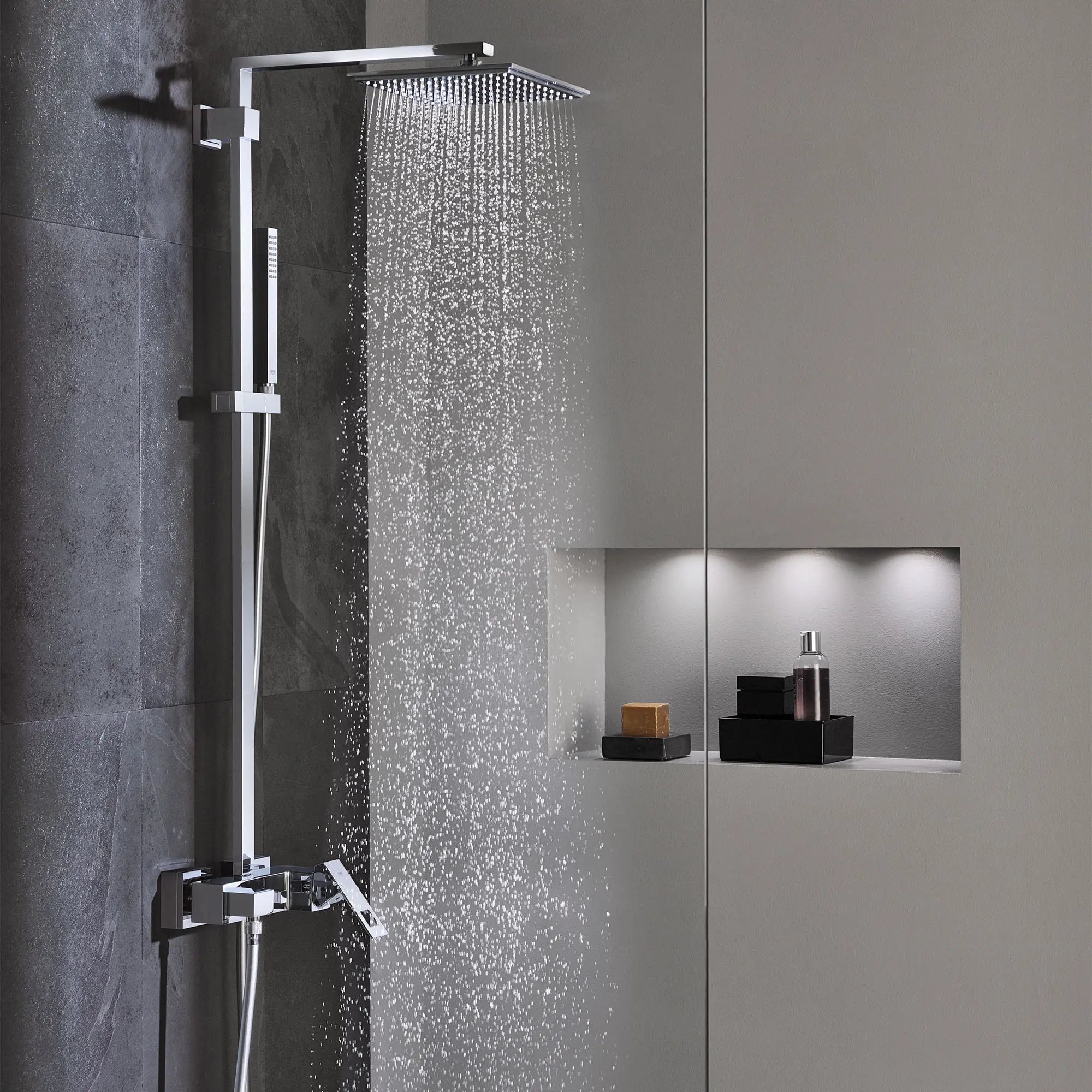 Rainshower Allure 230 Pomme de douche de plafond - 1 jet d’aspersion // CHROME STARLIGHT GROHE // 161974_Allure_EnvironmentCloseUp_26470000_0001_Jun2023_0_CDNwebp.webp