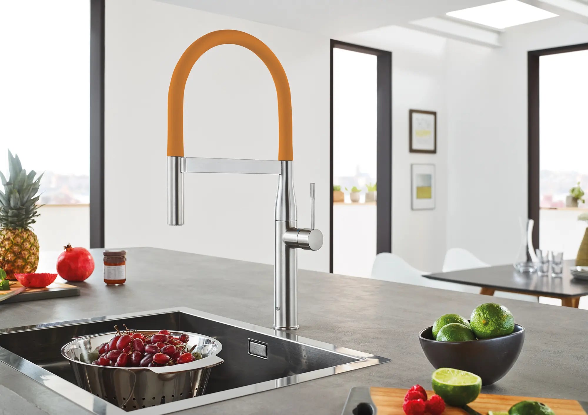 Robinet de cuisine semi-pro à poignée simple et double jet 6,6 L/min (1,75 gpm) // CHROME STARLIGHT GROHE // 161985_EssenceNew_30295000_20_0_CDNwebp.webp