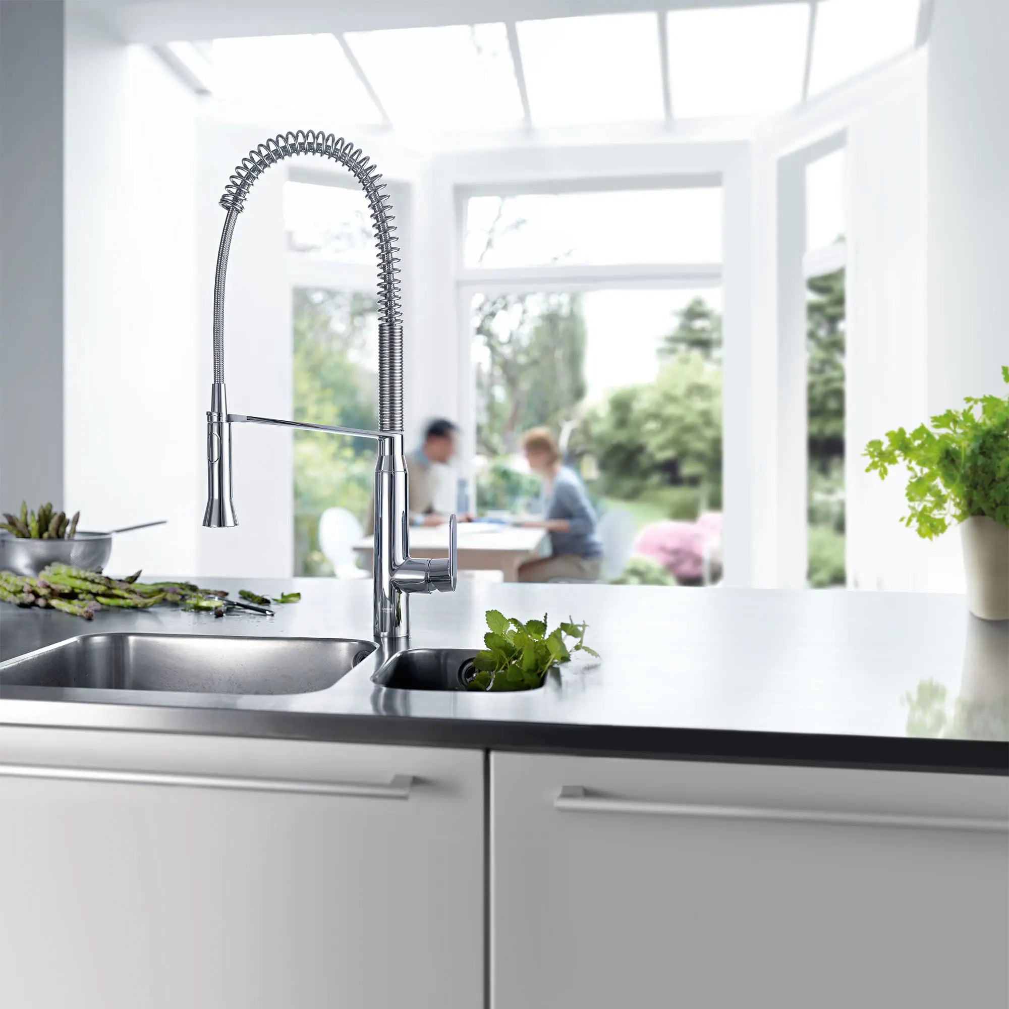 Robinet de cuisine semi-pro à poignée simple et double jet 6,6 L/min (1,75 gpm) // CHROME STARLIGHT GROHE // 162047_L-32951000_0_CDNwebp.webp