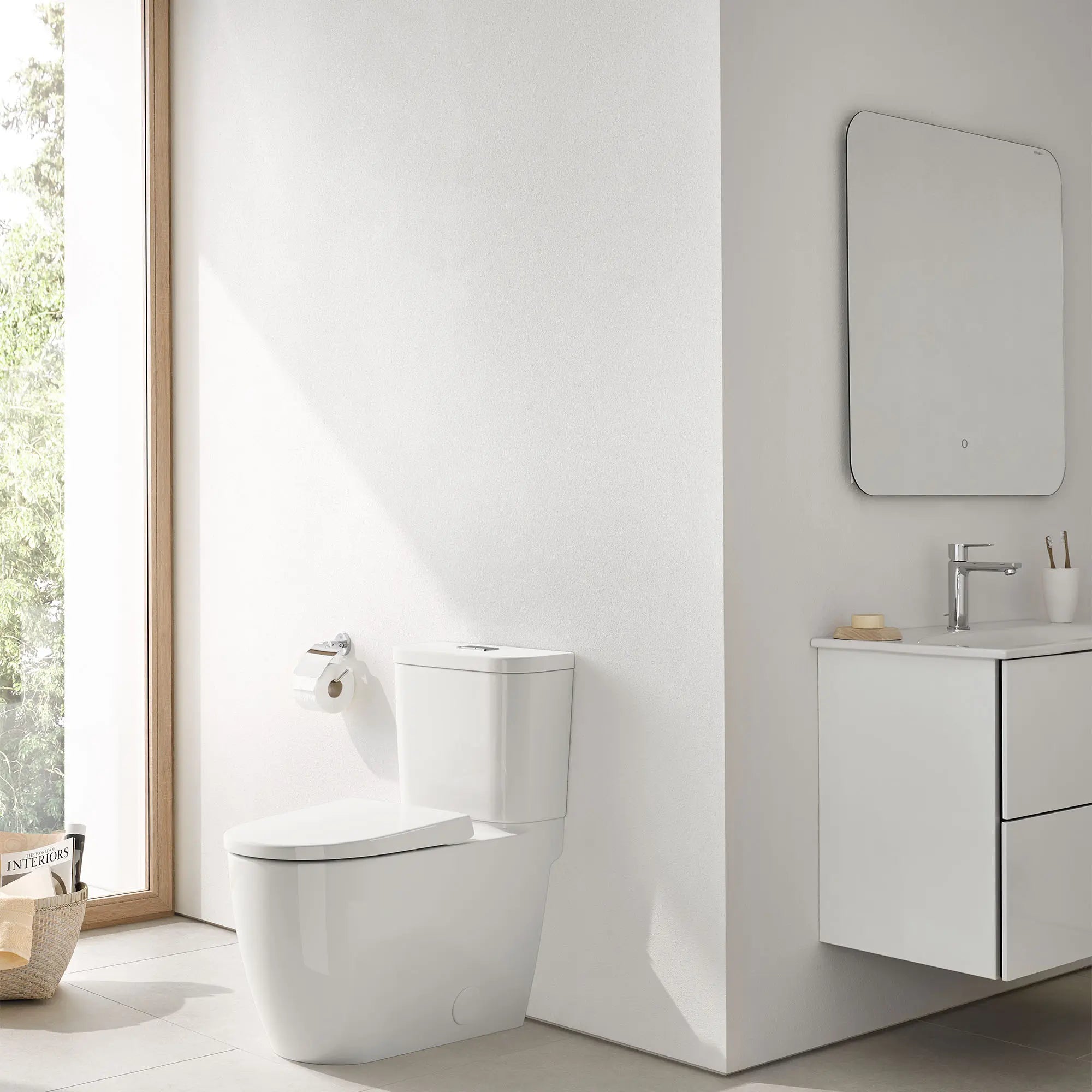 Toilette allongée en deux pièces, Hauteur idéale avec chasse double et siège inclus, 4,8 lpc (1,28 gpc) // LEFT / BLANC ALPIN // 163062_B-39675000_0_CDNwebp.webp