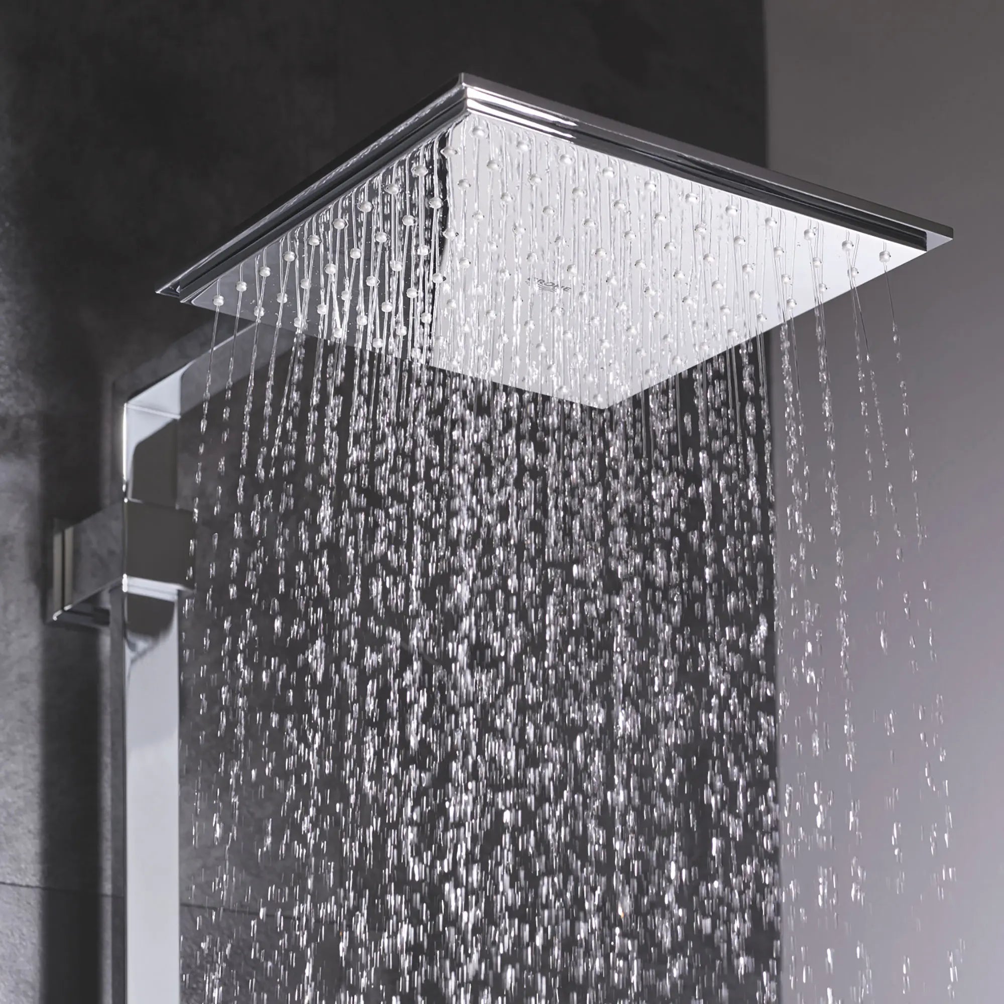 Euphoria Cube 150 Pomme de douche - 1 jet d’aspersion // CHROME STARLIGHT GROHE // 163220_27705000-Euphoria-Cube-150-1-Spray-Showerhead-Starlight-Chrome-Beauty-2_0_CDNwebp.webp