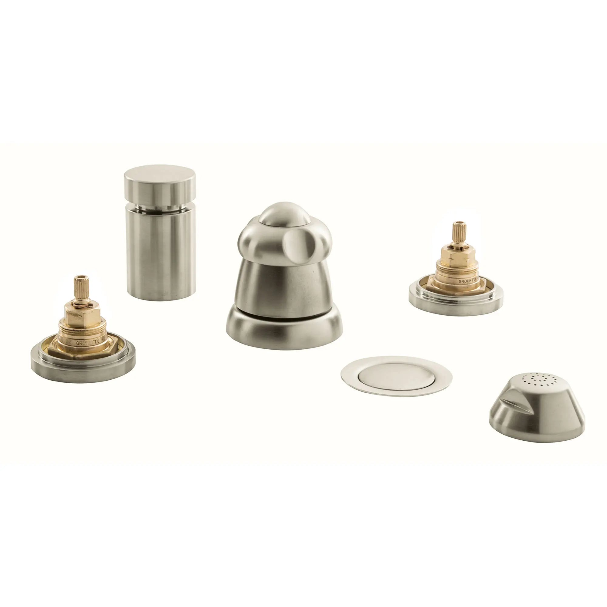 Batterie 3-trous // NICKEL BROSSÉ INFINITYFINISH // 163272_24667EN0-Three-Hole-Bidet-Faucet-in-Brushed-Nickel-Silo_0_CDNwebp.webp