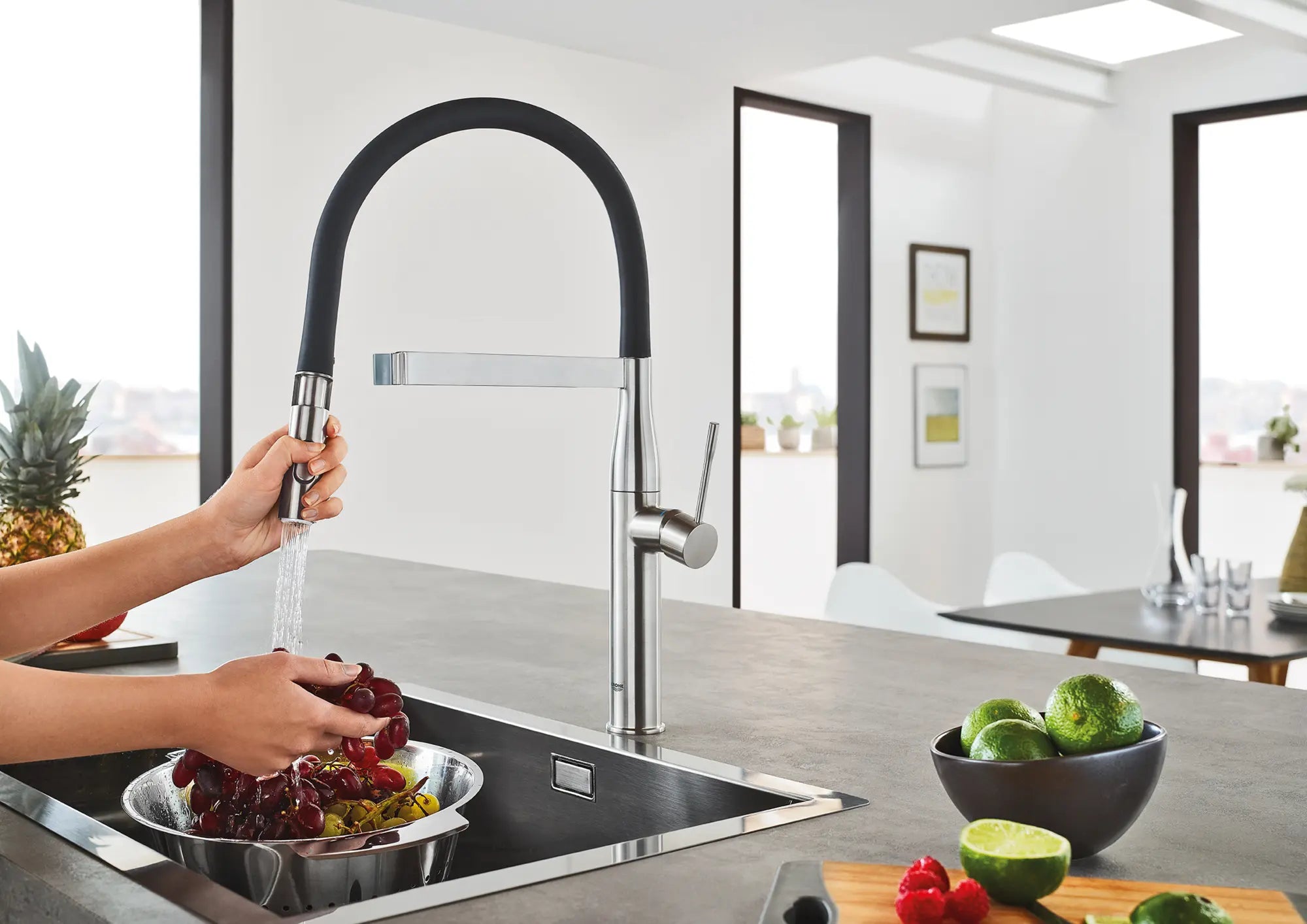 Robinet de cuisine semi-pro à poignée simple et double jet 6,6 L/min (1,75 gpm) // CHROME STARLIGHT GROHE // 163531_EssenceNew_30295000_22_0_CDNwebp.webp
