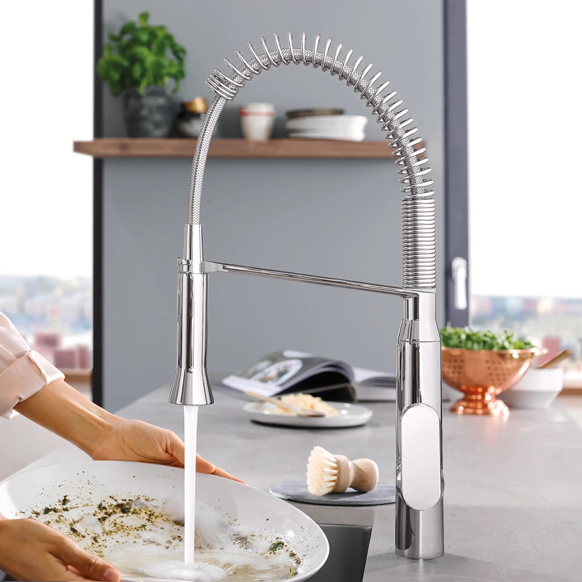 Robinet de cuisine moyen à poignée simple, semi-pro, à jet double, 6,6 L/min (1,75 gpm) // CHROME STARLIGHT GROHE // 163562_L-31380000_1_1_CDNwebp.webp