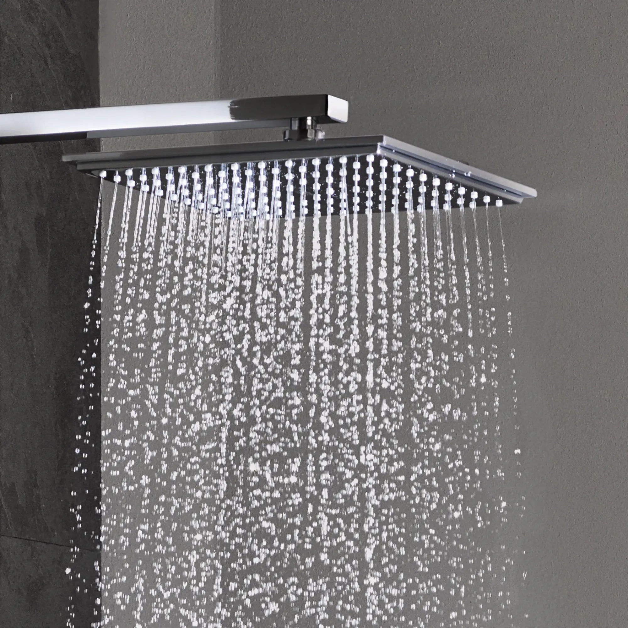 Rainshower Allure 230 Pomme de douche - 1 jet d’aspersion // CHROME STARLIGHT GROHE // 163601_27480000-Rainshower-Allure-230-1-Spray-Showerhead-StarLight-Chrome-lifestyle-3_0_CDNwebp.webp