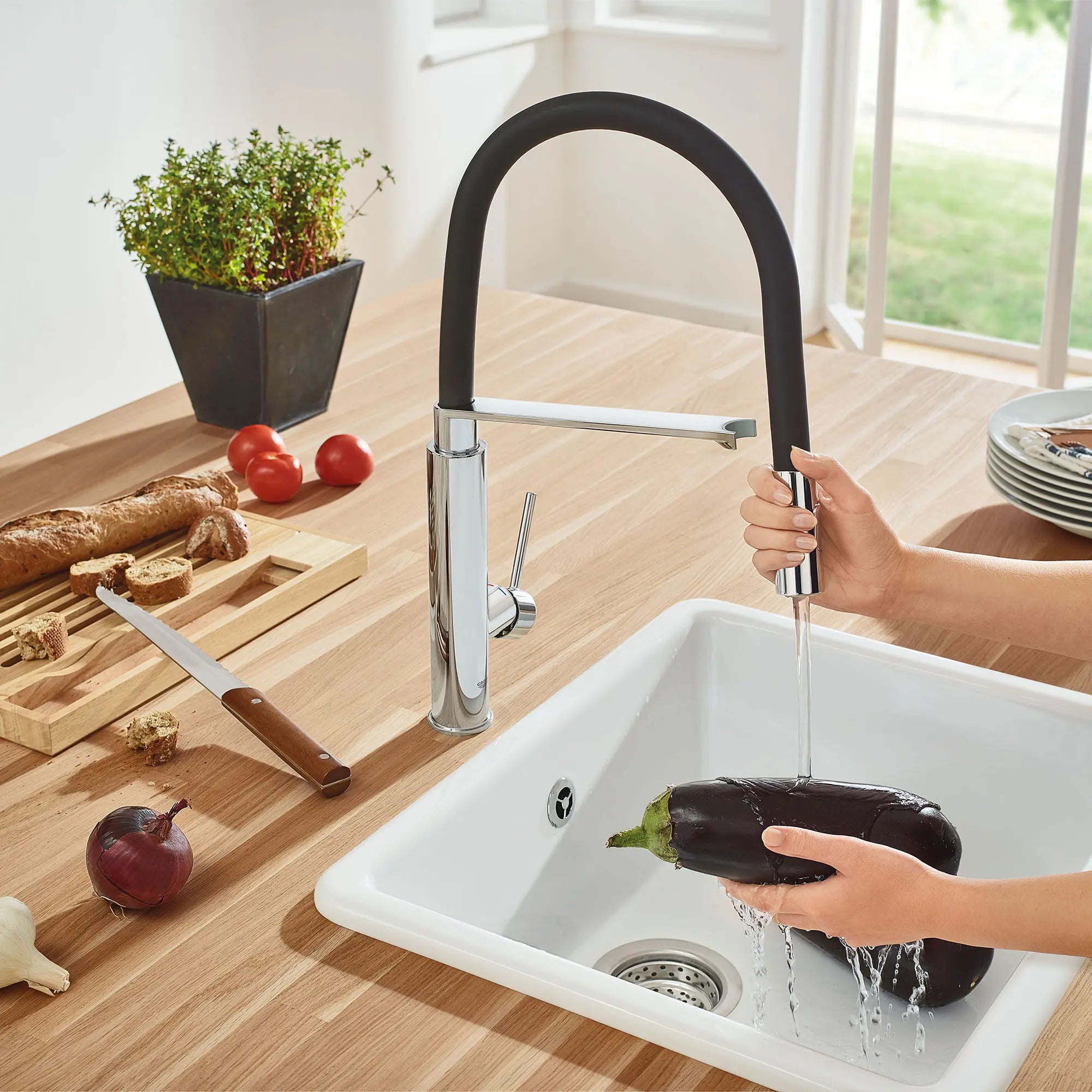 Robinet de cuisine semi-pro à double jet 6,6 l/min (1,75 gpm) // CHROME STARLIGHT GROHE // 163650_L-31492000_1_0_CDNwebp.webp