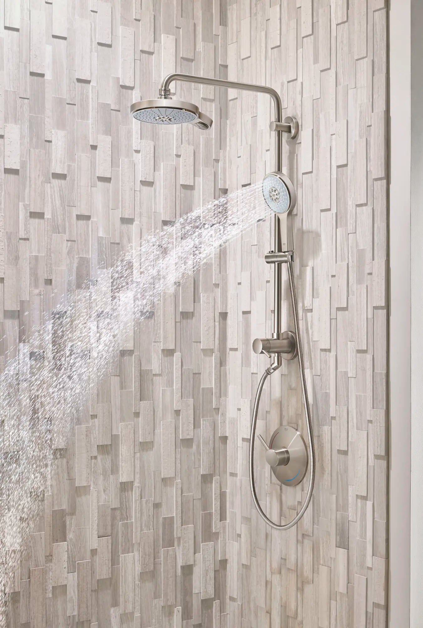 GROHE Retro-Fit Système de douche nu de 25 po // NICKEL BROSSÉ INFINITYFINISH // 163843_Grohe_Retro_Fit_26487EN0_27765ENO_27664ENO_ShowerVigHandheldOn_1__0_CDNwebp.webp