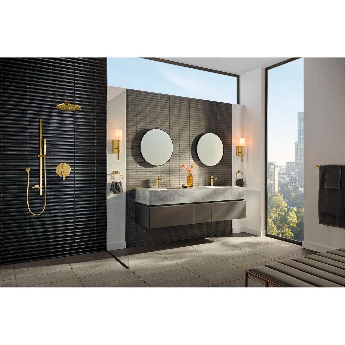 Pomme de douche 310 Mono de 12 po - 1 jet d’aspersion, 6,6 L/min (1,75 gpm) // AUBE FRAÎCHE BROSSÉ // 163936_Lineare_EnvironmentFull_23794GNA_26569GN0_35117GN0_26465GN0_0001_May2023_1_CDNwebp_abccd33d-2b9e-4a13-8934-c3a97730427d.webp