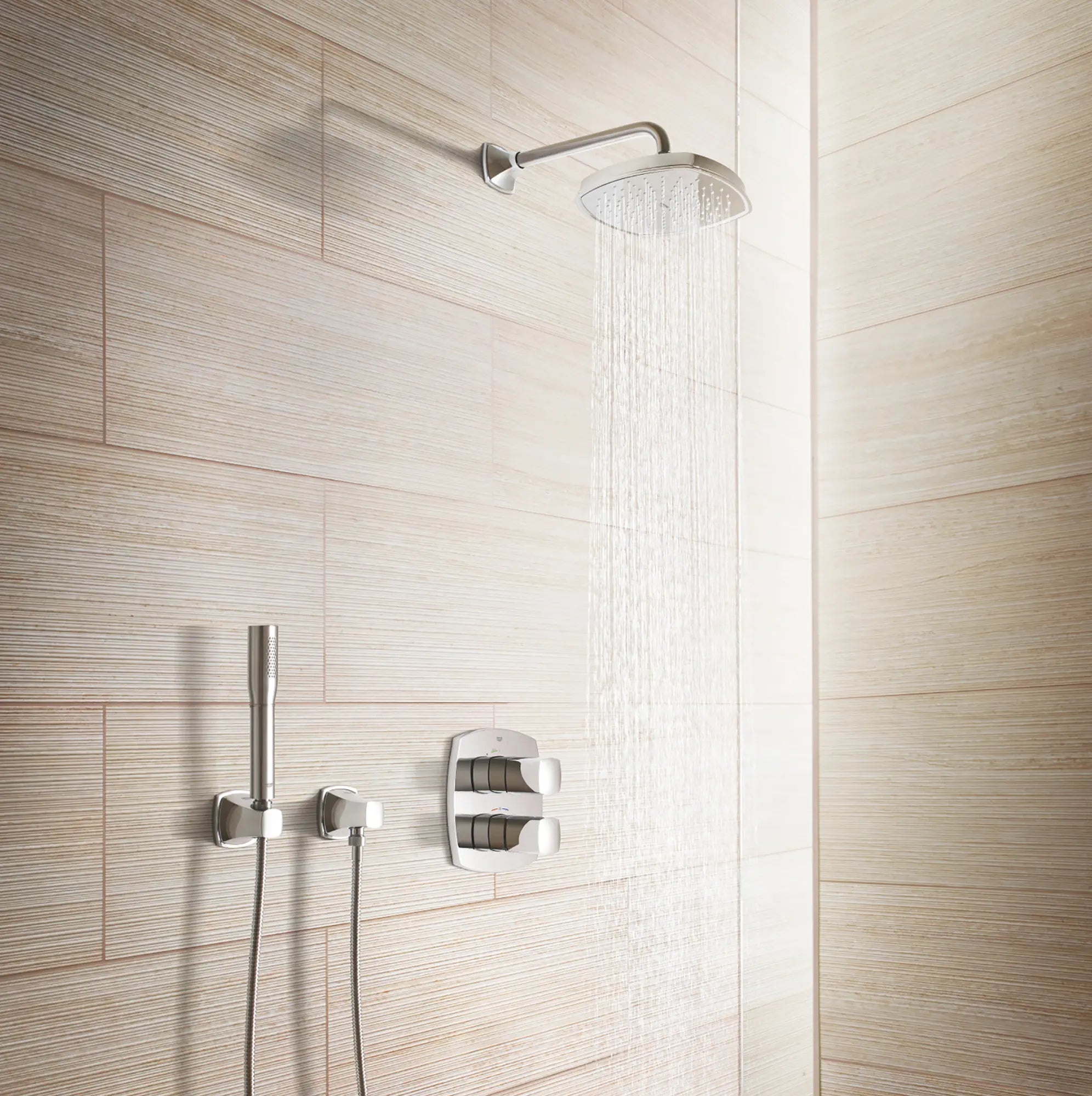 Rainshower Grandera Pomme de douche - 1 jet d’aspersion // CHROME STARLIGHT GROHE // 164095_27976000_1_0_CDNwebp.webp