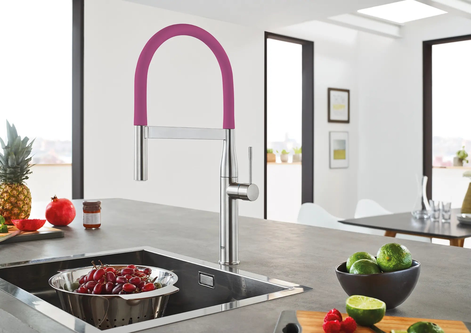 Robinet de cuisine semi-pro à poignée simple et double jet 6,6 L/min (1,75 gpm) // SUPERACIER INFINITYFINISH // 164107_B-30295DC0_Purple_0_CDNwebp.webp