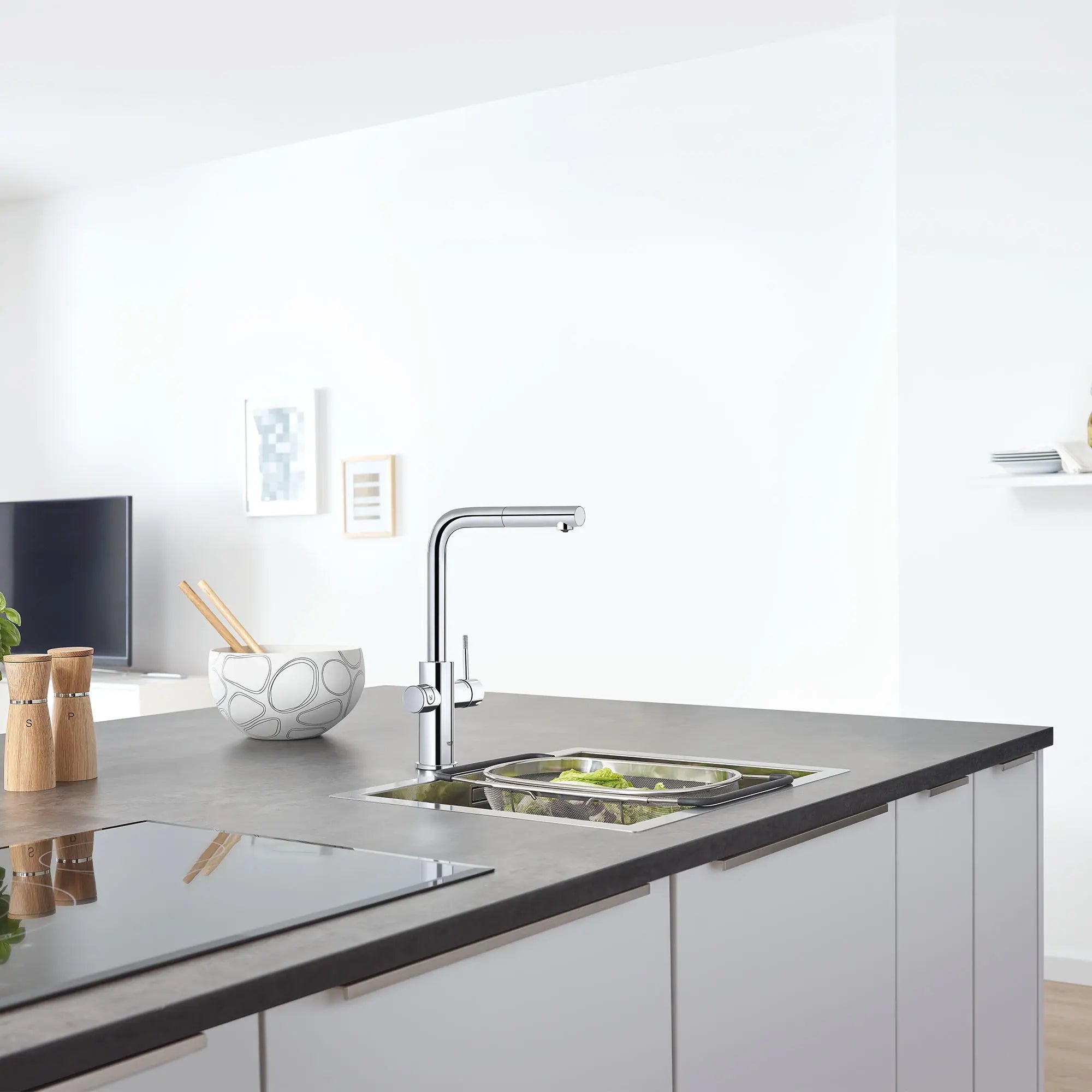 Robinet de cuisine monocommande, tête de pulvérisation rétractable avec eau réfrigérée et pétillante 6,6 L/min (1,75 gpm) // CHROME STARLIGHT GROHE // 164145_B-31608002_13_0_CDNwebp.webp