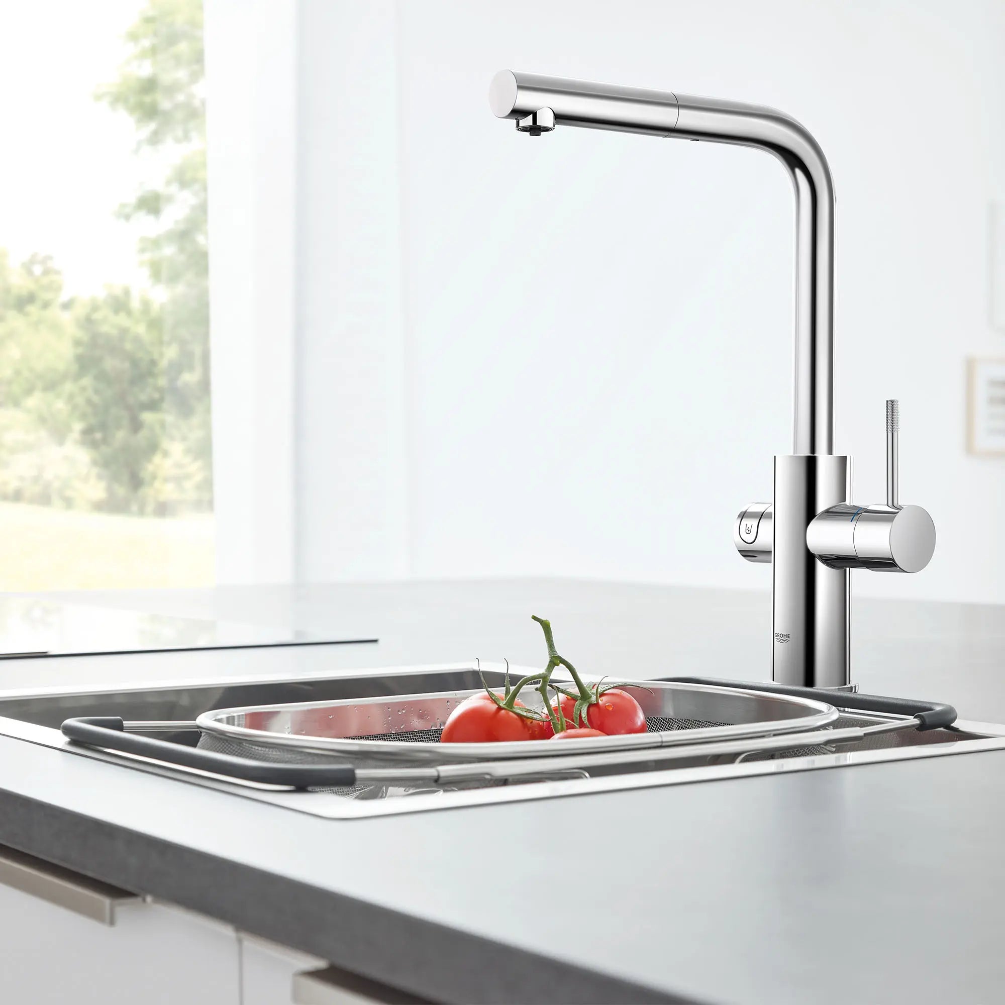 Robinet de cuisine monocommande, tête de pulvérisation rétractable avec eau réfrigérée et pétillante 6,6 L/min (1,75 gpm) // CHROME STARLIGHT GROHE // 164273_B-31608002_14_0_CDNwebp.webp