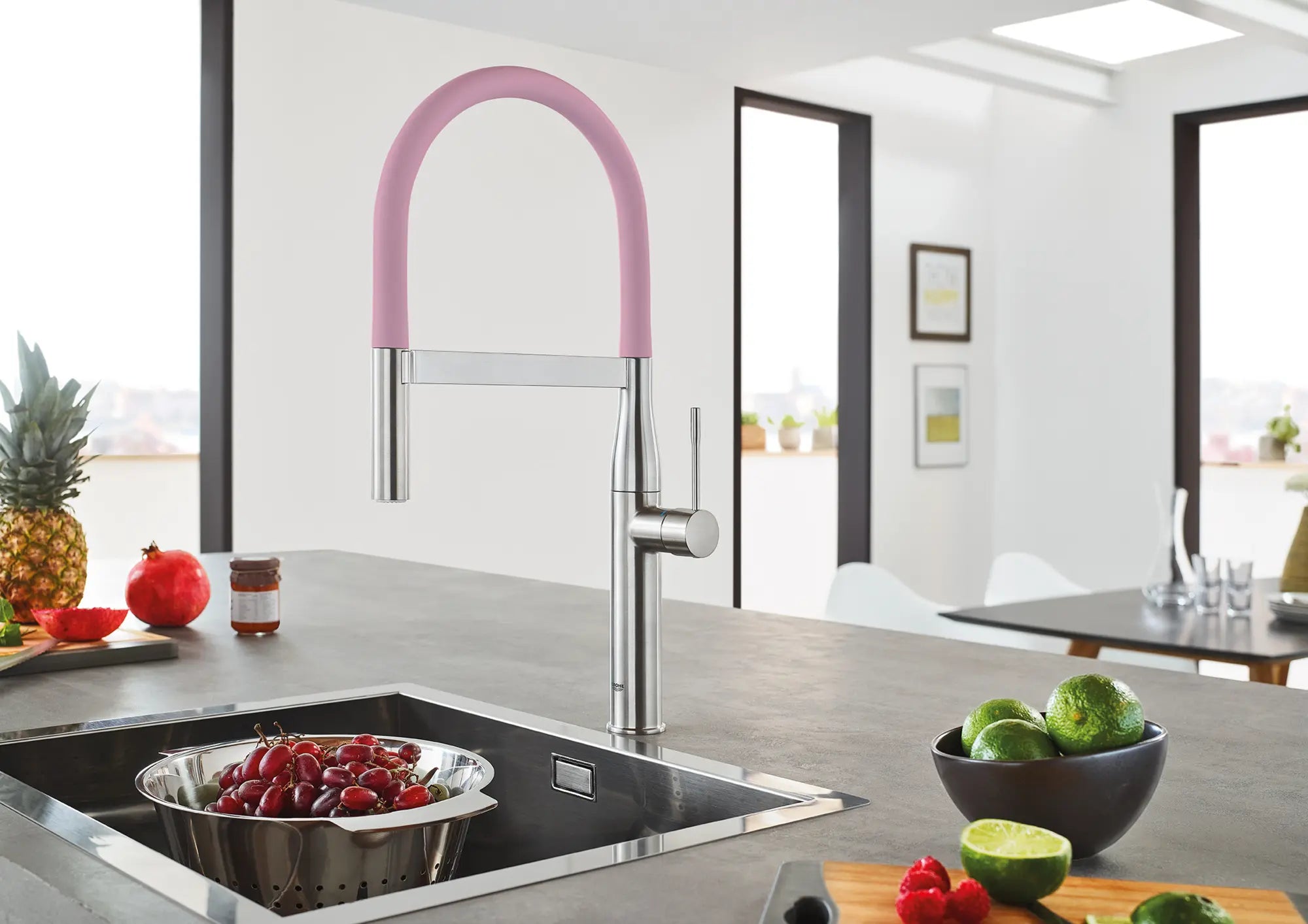 Robinet de cuisine semi-pro à poignée simple et double jet 6,6 L/min (1,75 gpm) // SUPERACIER INFINITYFINISH // 164562_B-30295DC0_Pink_0_CDNwebp.webp