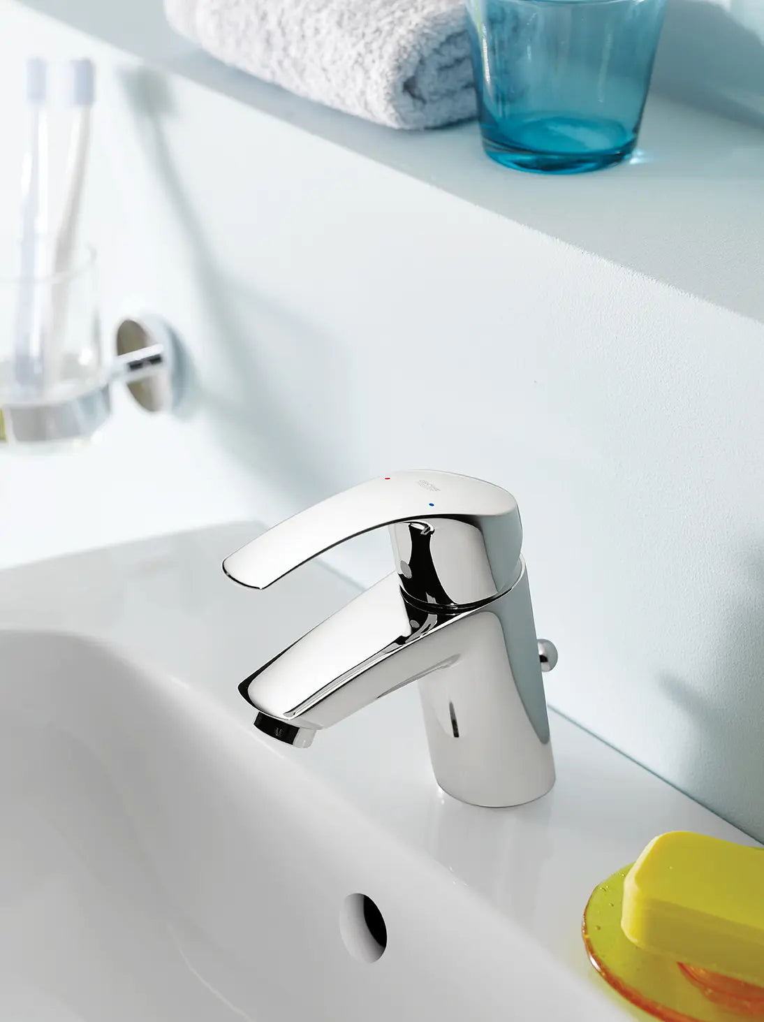 Eurosmart Robinet monotrou pour salle de bain, à poignée simple, taille P, 4,5 L/min (1,2 gpm) // CHROME STARLIGHT GROHE // 164566_B-3264200A_2_0_CDNwebp.webp