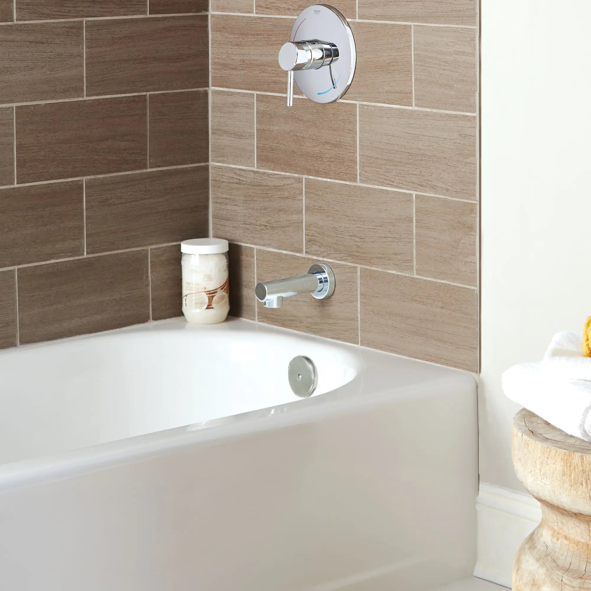 Bec de baignoire de 6 11?16 po // CHROME STARLIGHT GROHE // 164903_B-13274001_0_CDNwebp.webp