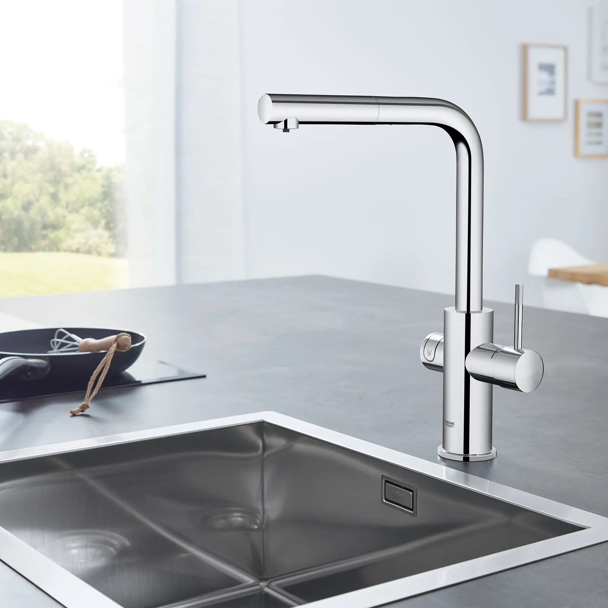 Robinet de cuisine monocommande, tête de pulvérisation rétractable avec eau réfrigérée et pétillante 6,6 L/min (1,75 gpm) // CHROME STARLIGHT GROHE // 164908_B-31608002_12_0_CDNwebp.webp