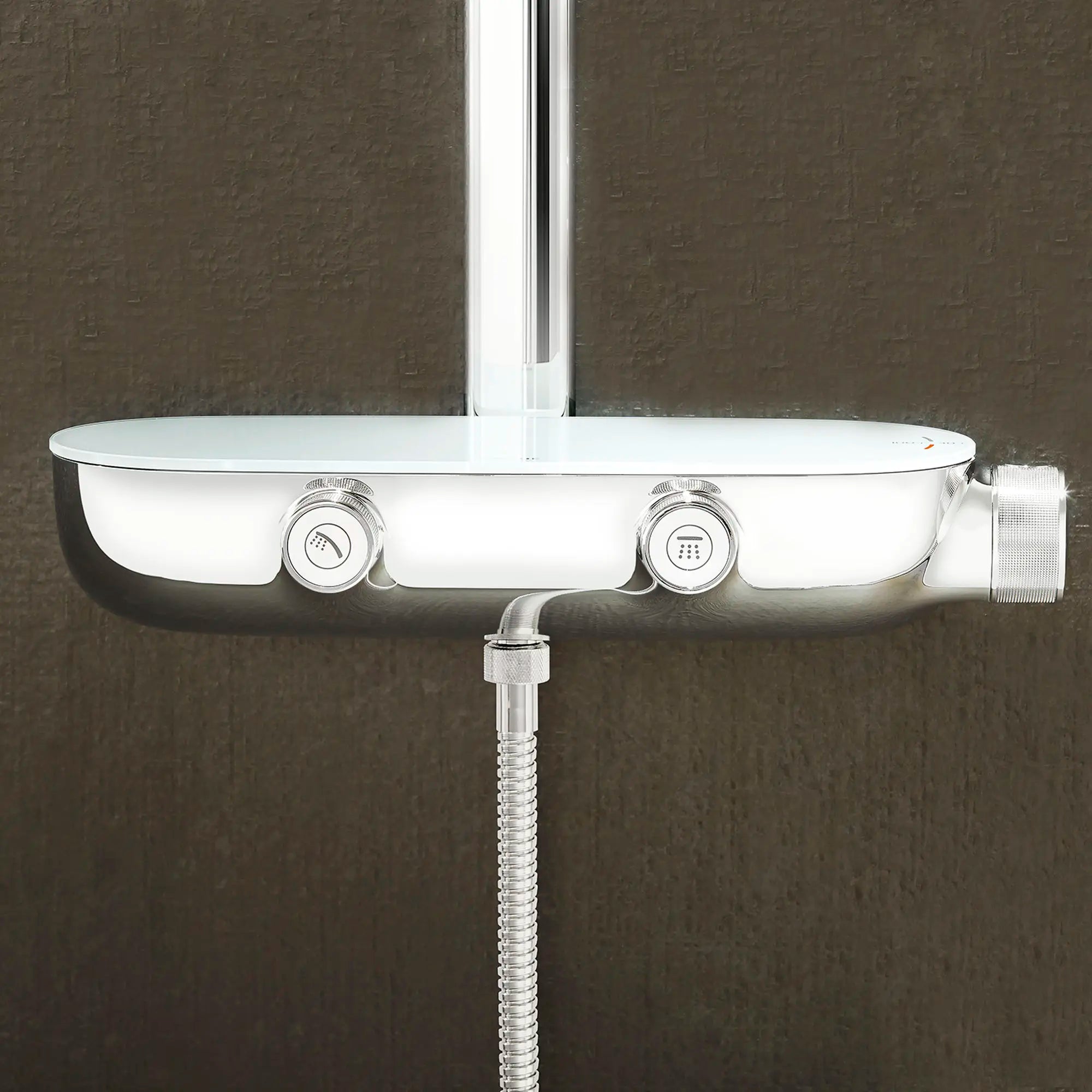 Système de douche avec valve thermostatique // CHROME STARLIGHT GROHE // 164934_SmartControl_DetailFrontAngle_27837000_27673000_26379000_0_CDNwebp.webp