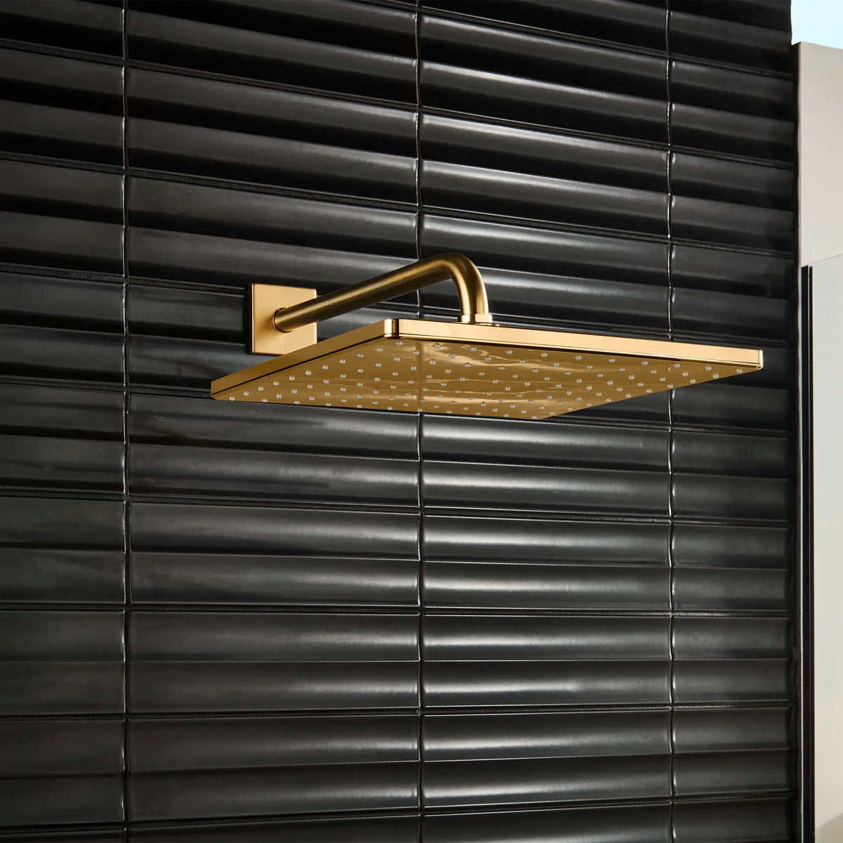 Pomme de douche 310 Mono, 12 po - 1 jet, 6,6 L/min (1,75 gpm) // AUBE FRA?CHE BROSS? // 165874_Rainshower_EnvironmentCloseUp_26570GN0_0001_Aug2023_0_CDNwebp_0e4a739f-484a-496e-9797-327650080578.webp