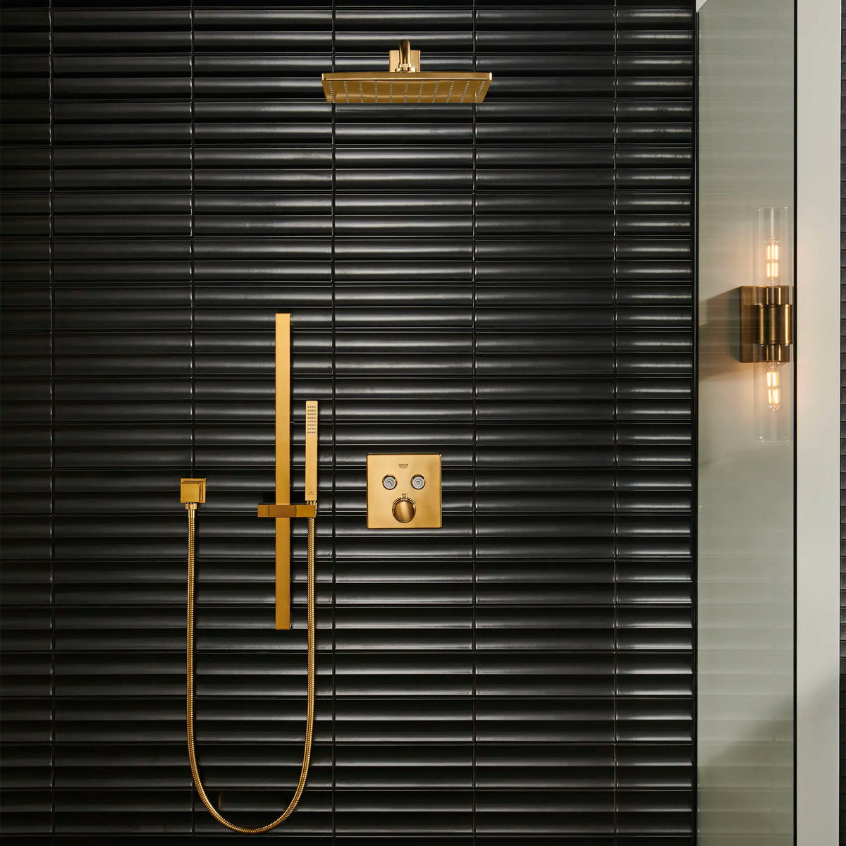 Douchette Euphoria Cube+ - 1 jet, 6,6 L/min (1,75 gpm) // AUBE FRA?CHE BROSS? // 165879_Rainshower_EnvironmentCloseUp_26570GN0_29141GN0_26867GN0_27892GN0_0003_Aug2023_0_CDNwebp_6b2b5f18-9834-4ccd-9f8c-2e43c83b3eab.webp