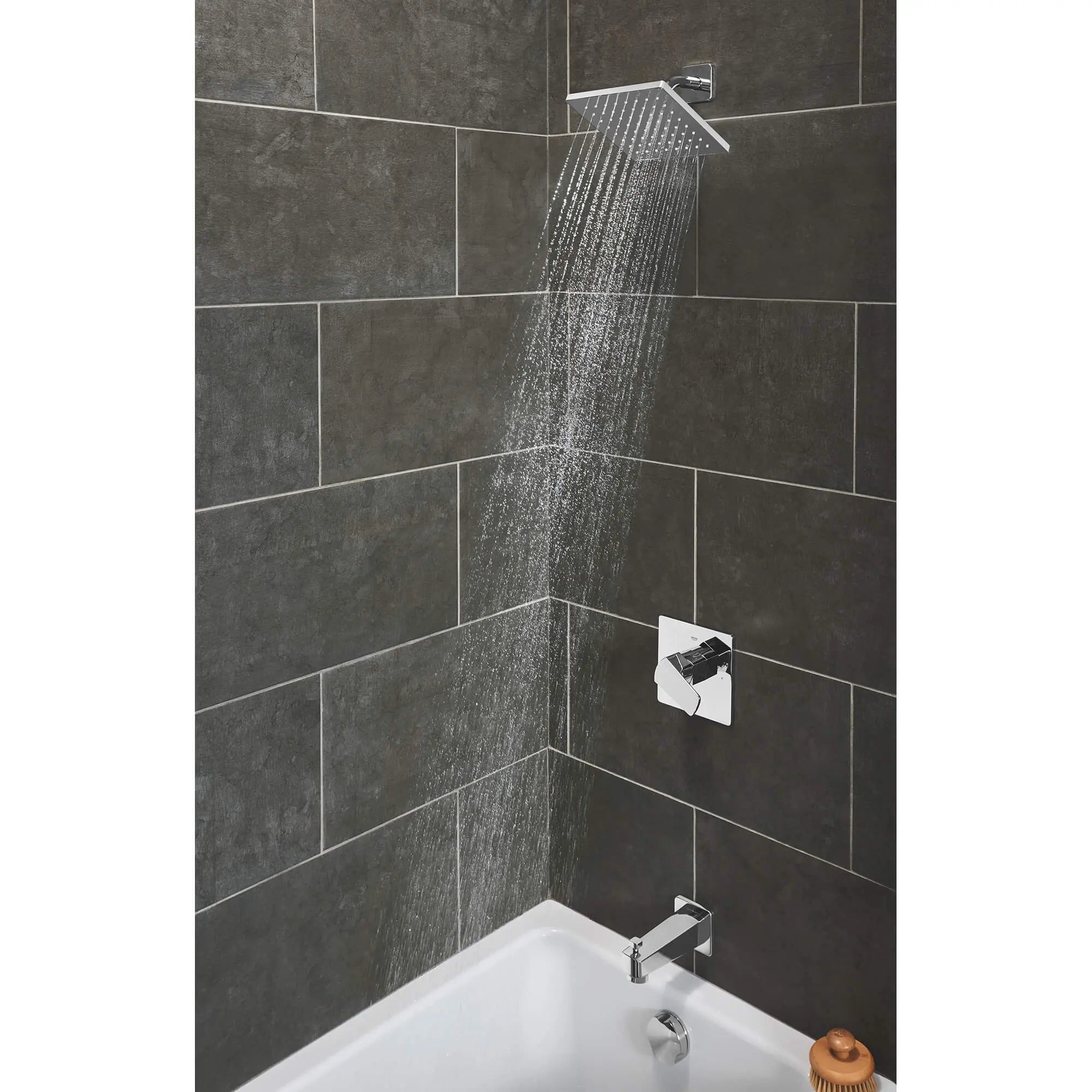 Ensemble douche/bain Tallinn // CHROME STARLIGHT GROHE // 1712_35097000-pressure-balance-valve-bathtub-shower-combo-faucet-enviro-2_0_CDNwebp.webp