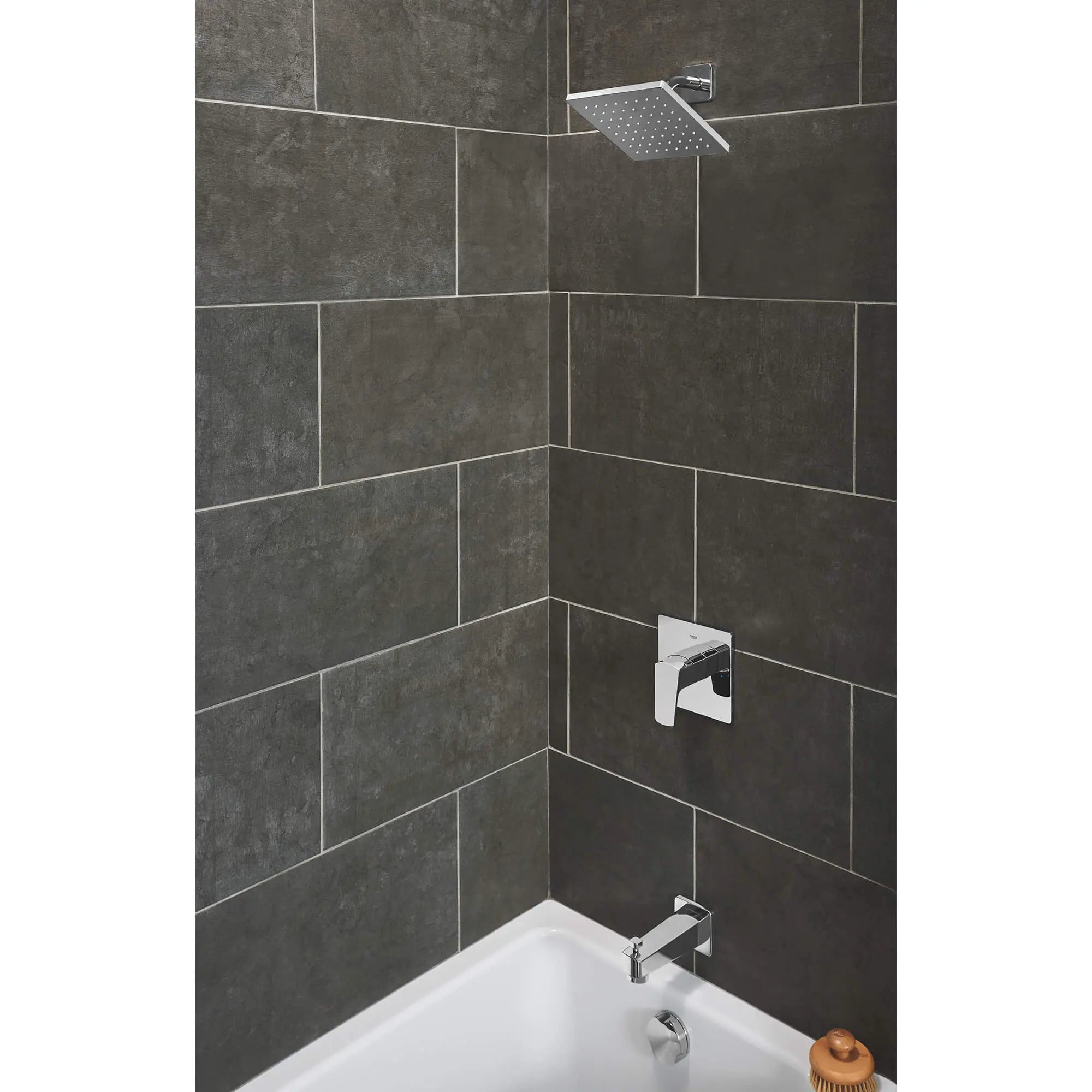 Ensemble douche/bain Tallinn // CHROME STARLIGHT GROHE // 1713_35097000-pressure-balance-valve-bathtub-shower-combo-faucet-enviro-3_0_CDNwebp.webp