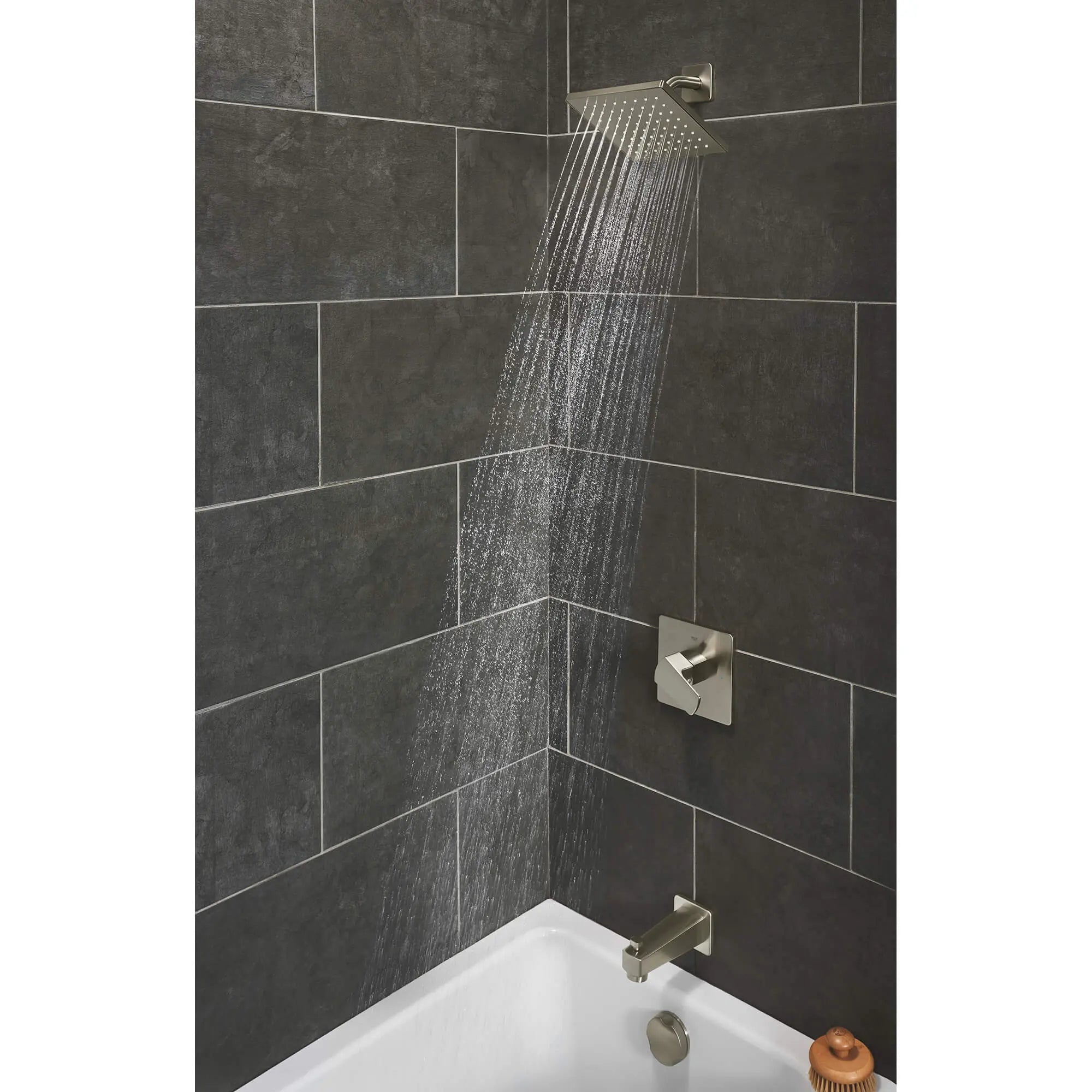 Ensemble douche/bain Tallinn // NICKEL BROSSÉ INFINITYFINISH // 1719_35097en0-pressure-balance-valve-bathtub-shower-combo-faucet-enviro-2_0_CDNwebp.webp