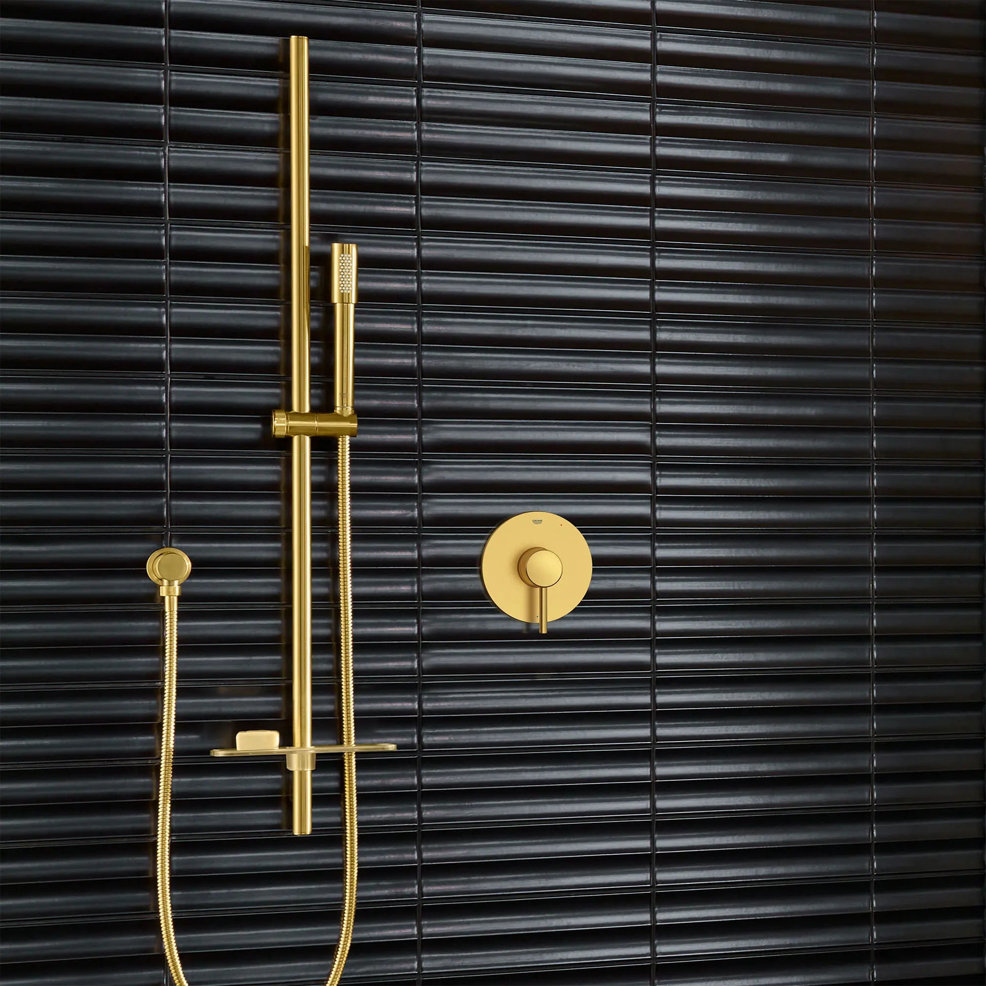 Garniture pour robinet à pression équilibrée avec cartouche  // AUBE FRAÎCHE BROSSÉ // 176800_Concetto_EnvironmentCloseUp_14468GN0_0001_Aug2023_0_CDNwebp.webp