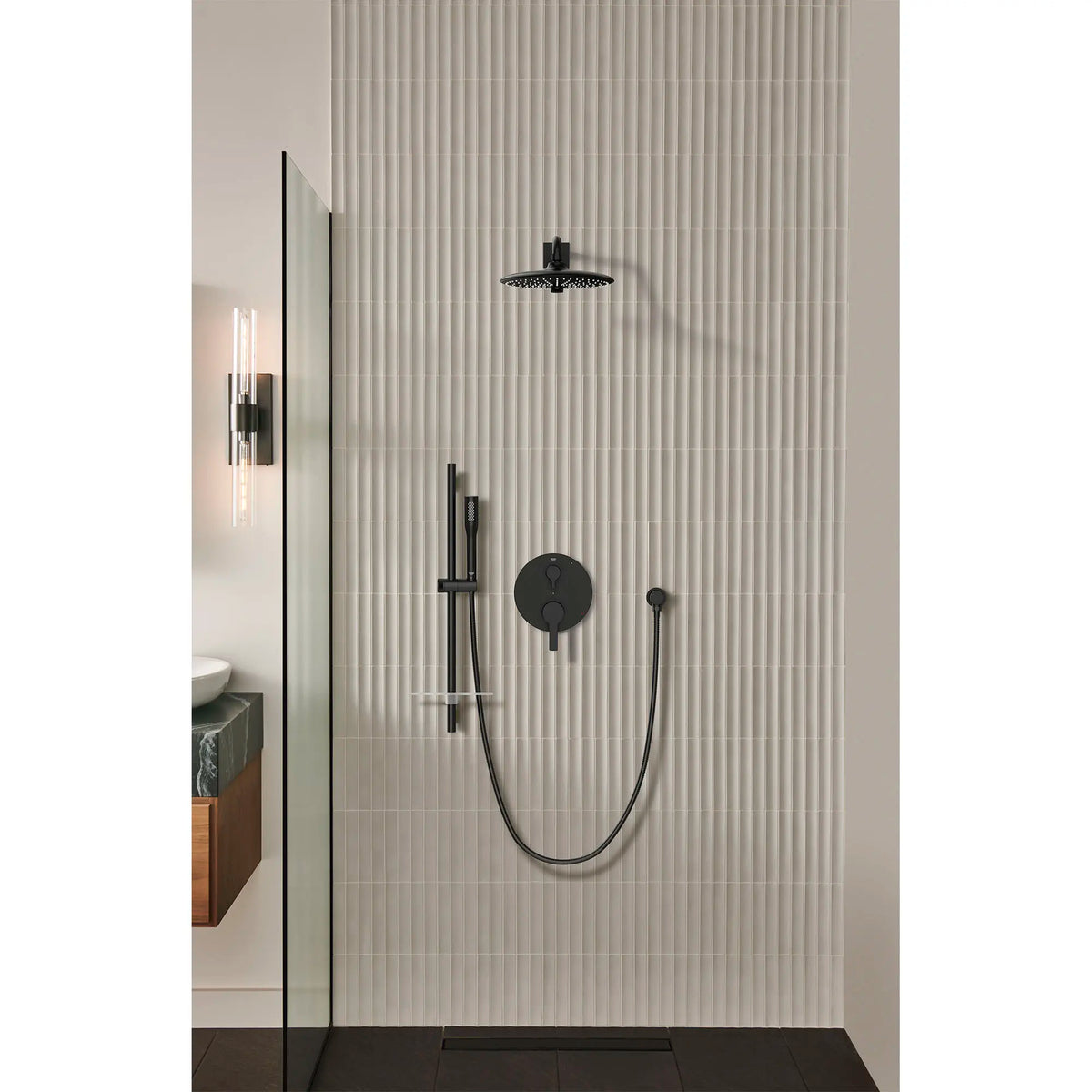 Garniture Lineare pour obturateur r?gulateur de pression avec inverseur ? 2 voies et cartouche // NOIR MAT // 177116_Euphoria_EnvironmentCloseUp_294212430_264562430_264662430_266022430_0001_Sept2023_0_CDNwebp_3bbd8e95-c55d-4a95-a717-3aafac8f5aae.webp