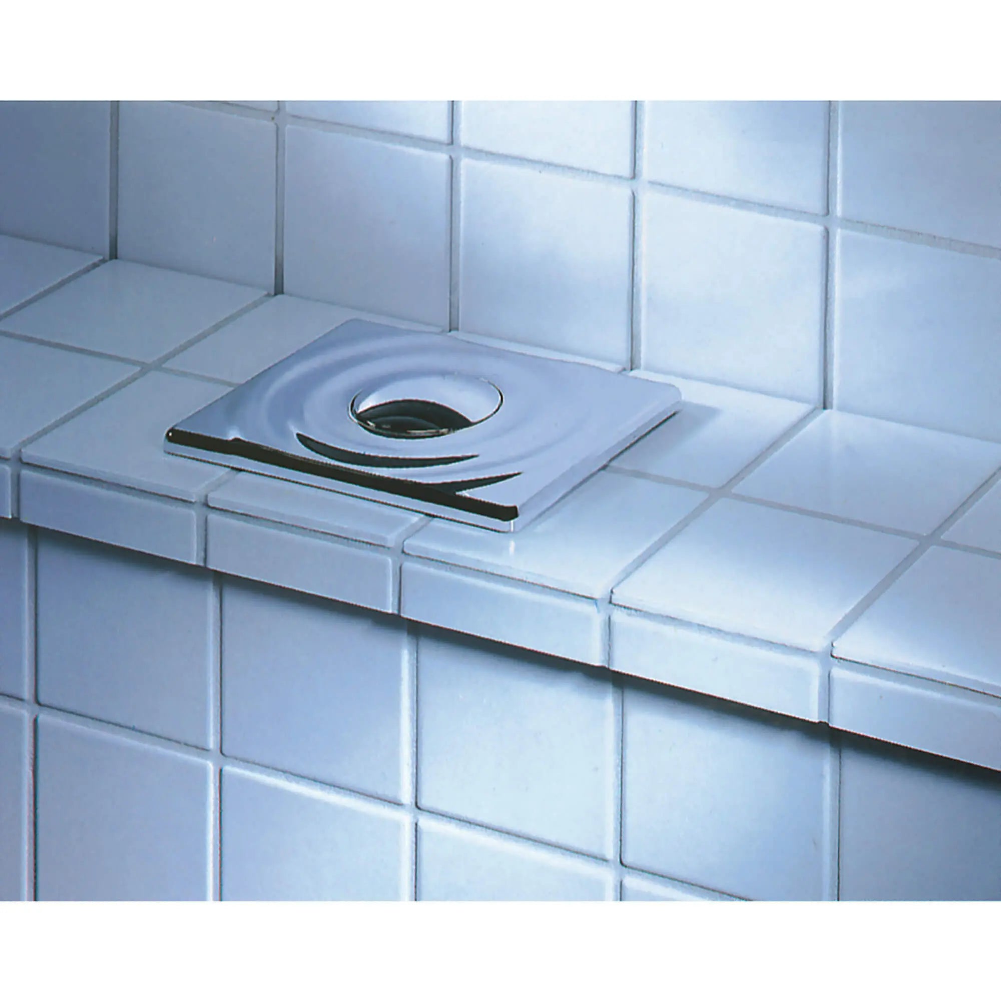 Plaque de couverture Skate // CHROME STARLIGHT GROHE // 1775_37063000-wall-plate-enviro-3_0_CDNwebp.webp