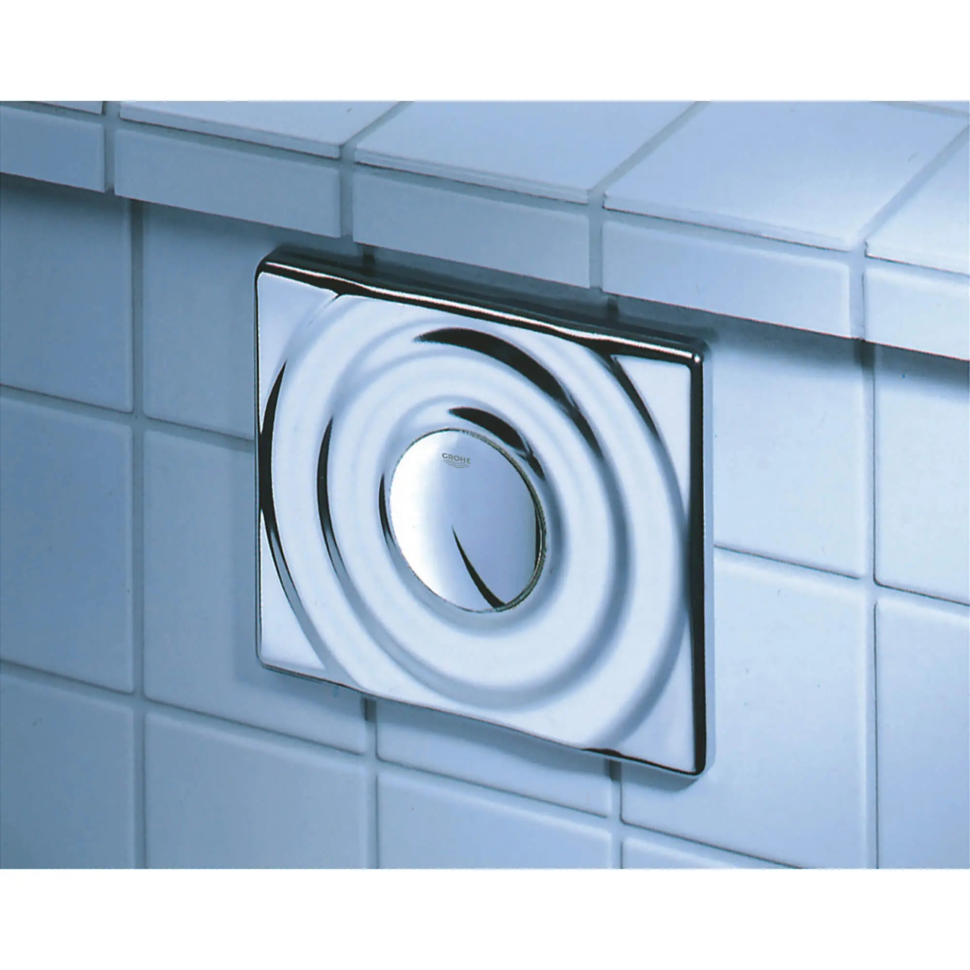 Plaque de couverture Skate // CHROME STARLIGHT GROHE // 1778_37063000-wall-plate-enviro-5_0_CDNwebp.webp
