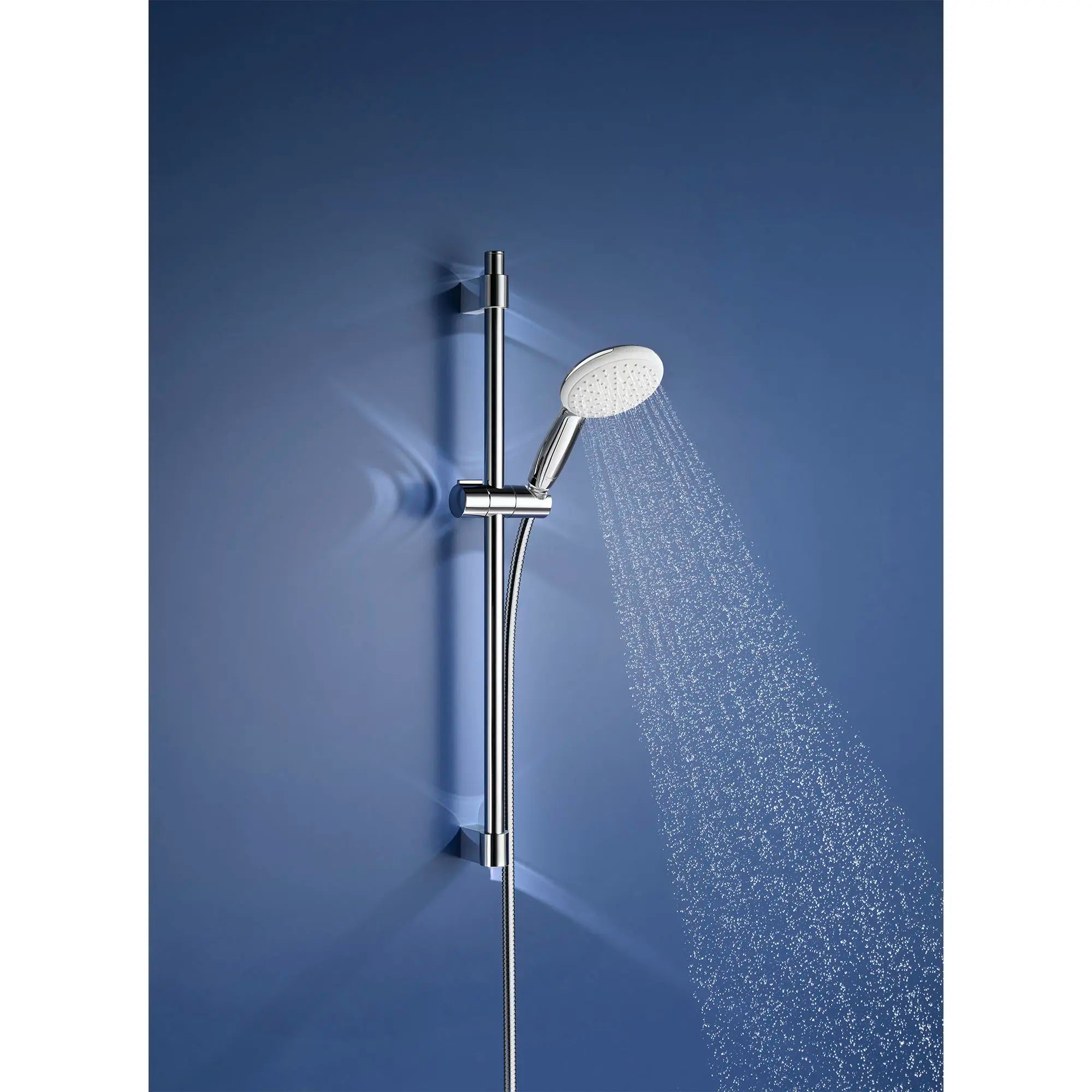 Tempesta 110 - Ensemble de barre de douche ronde, 24 po, 2 jets, 5,7 L/min (1,5 gpm) // CHROME STARLIGHT GROHE // 181461_Tempesta_EnvironmentCloseUp_26077002_0001_Sept2023_0_CDNwebp.webp