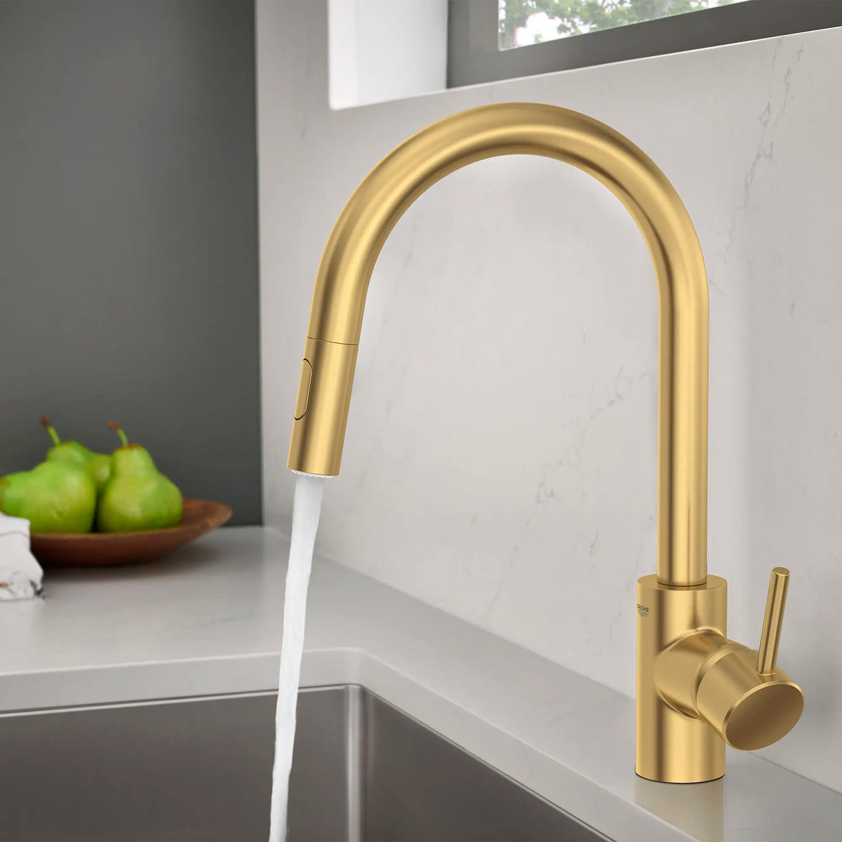 Robinet de cuisine rétractable à poignée simple et double jet 6,6 L/min (1,75 gpm) // AUBE FRAÎCHE BROSSÉ // 185622_Concetto_EnvironmentCloseup_32665GN0_0002_Sept2023_0_CDNwebp_a420c4c9-1e84-4a03-8c9e-9ddeb70f1051.webp